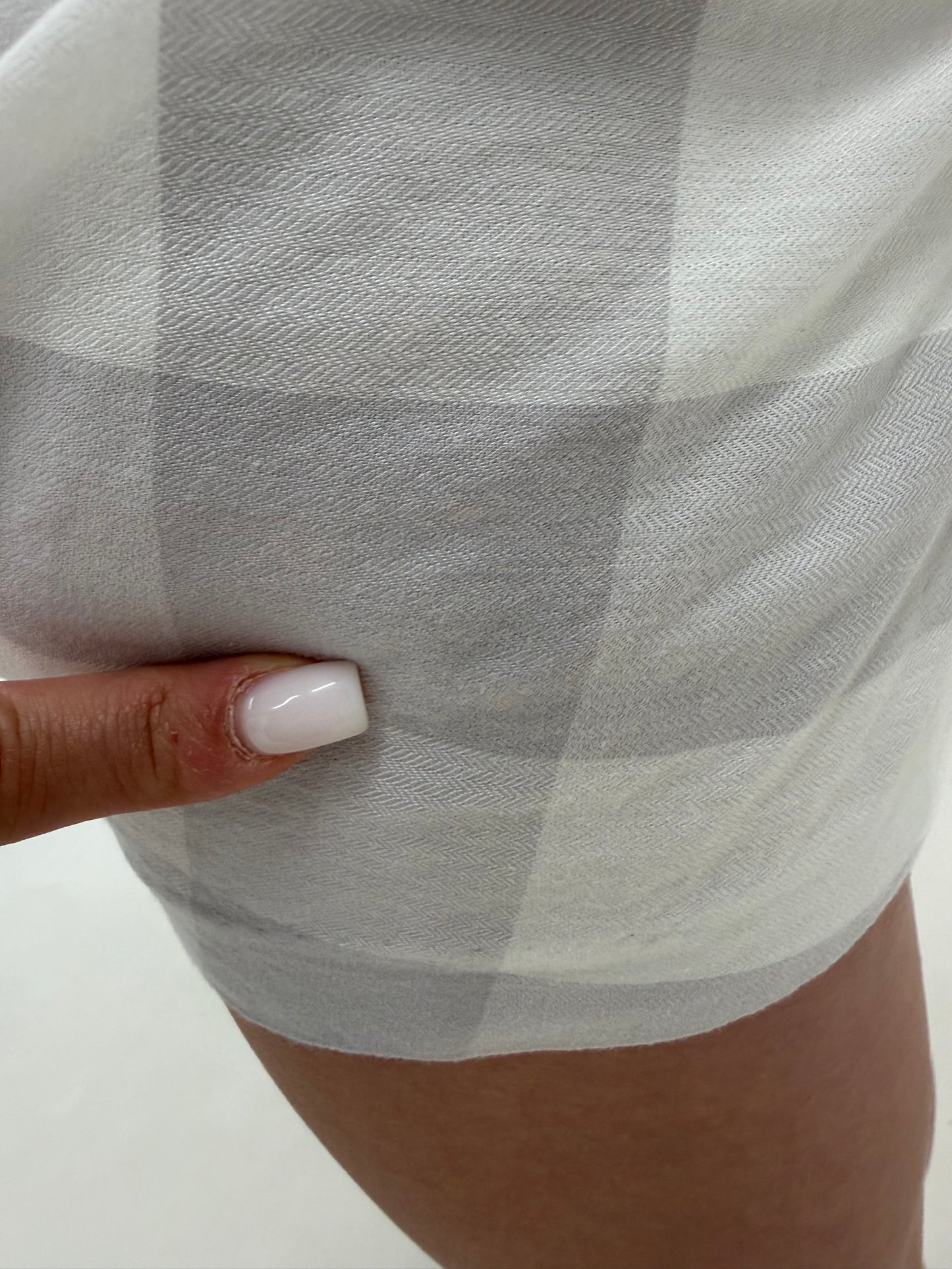 Rochie Burberry cu print specific brandului în croi de ani 60 reinterpretat