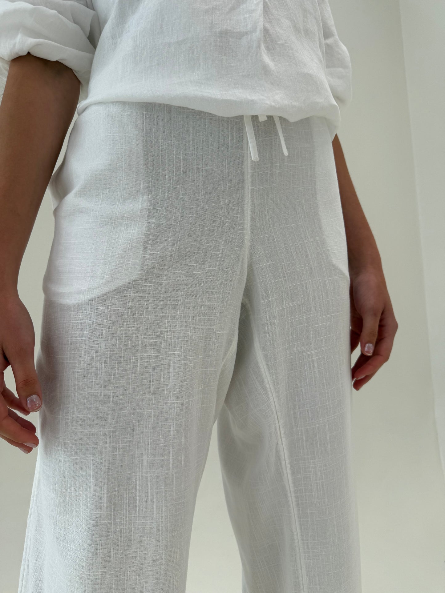Pantaloni din in în croi clasic și talie elastică