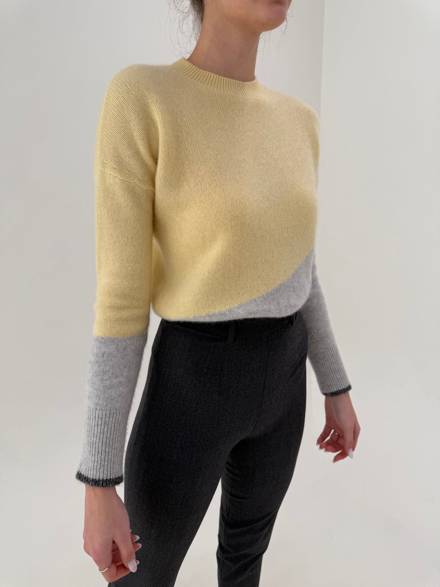 Pulovere de cașmir crew neck colorblock în culori pudrate