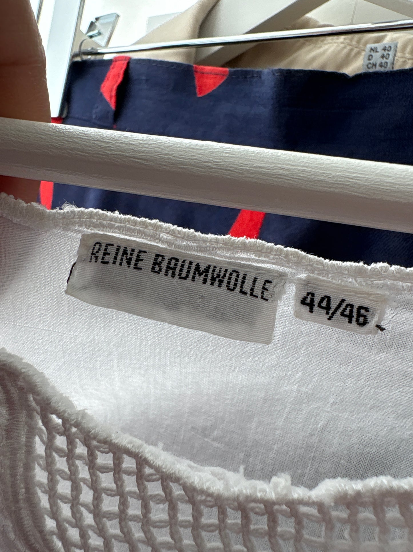 Top din pânză de bumbac cu broderie în croi lejer
