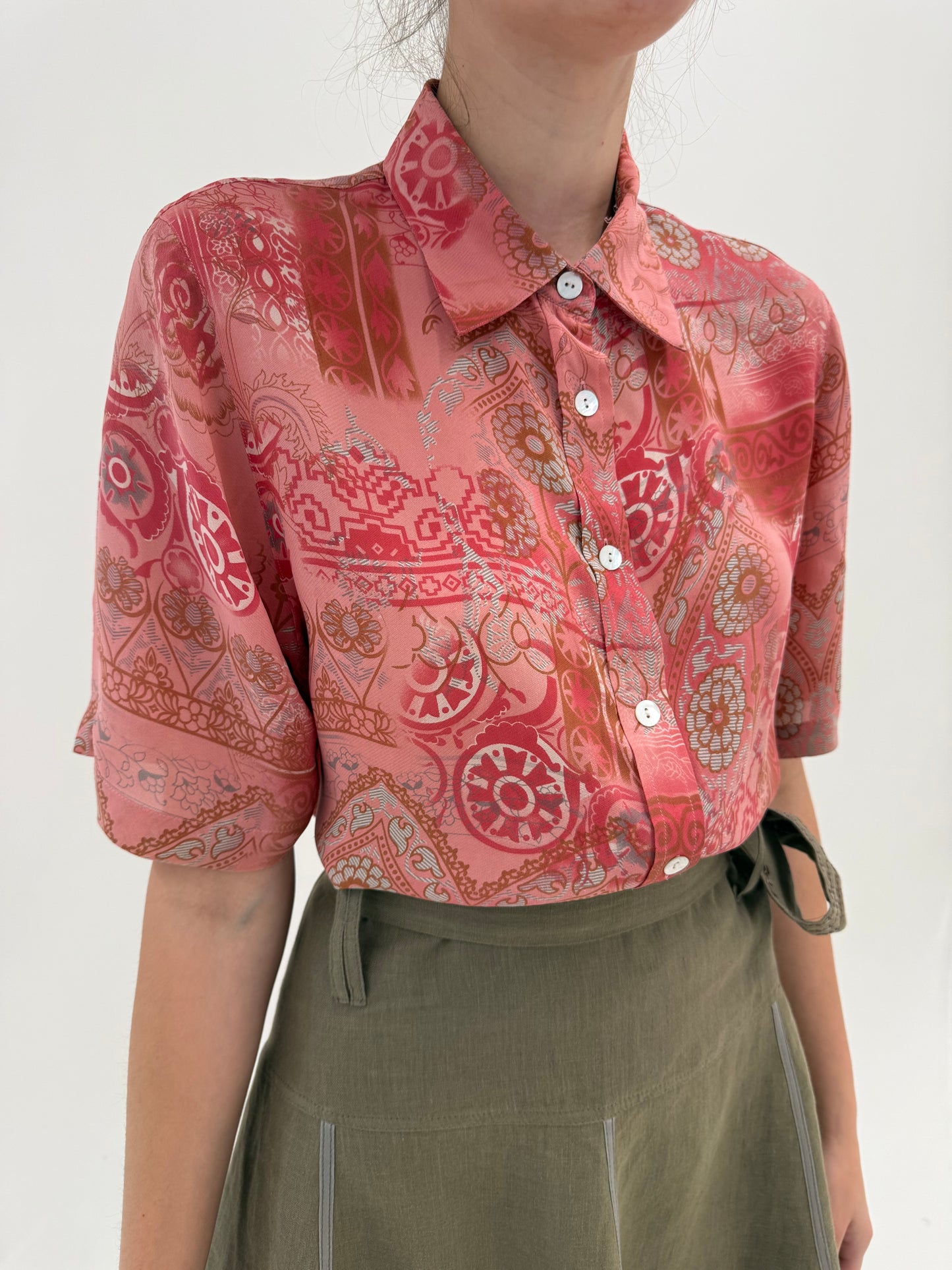 Cămașa din mătase naturală cu print paisley