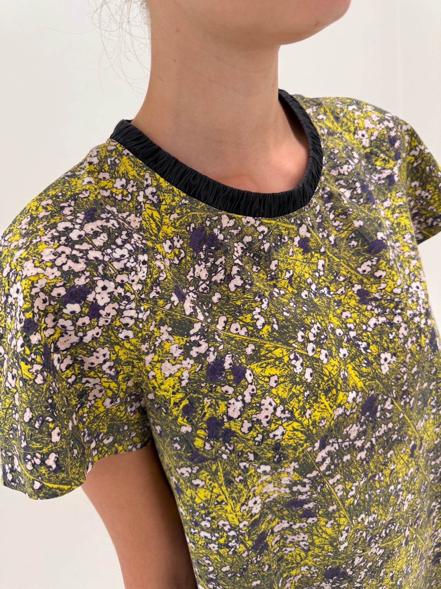 Rochie de brand luxury Cacharel în croi actual din canvas extrafin de bumbac