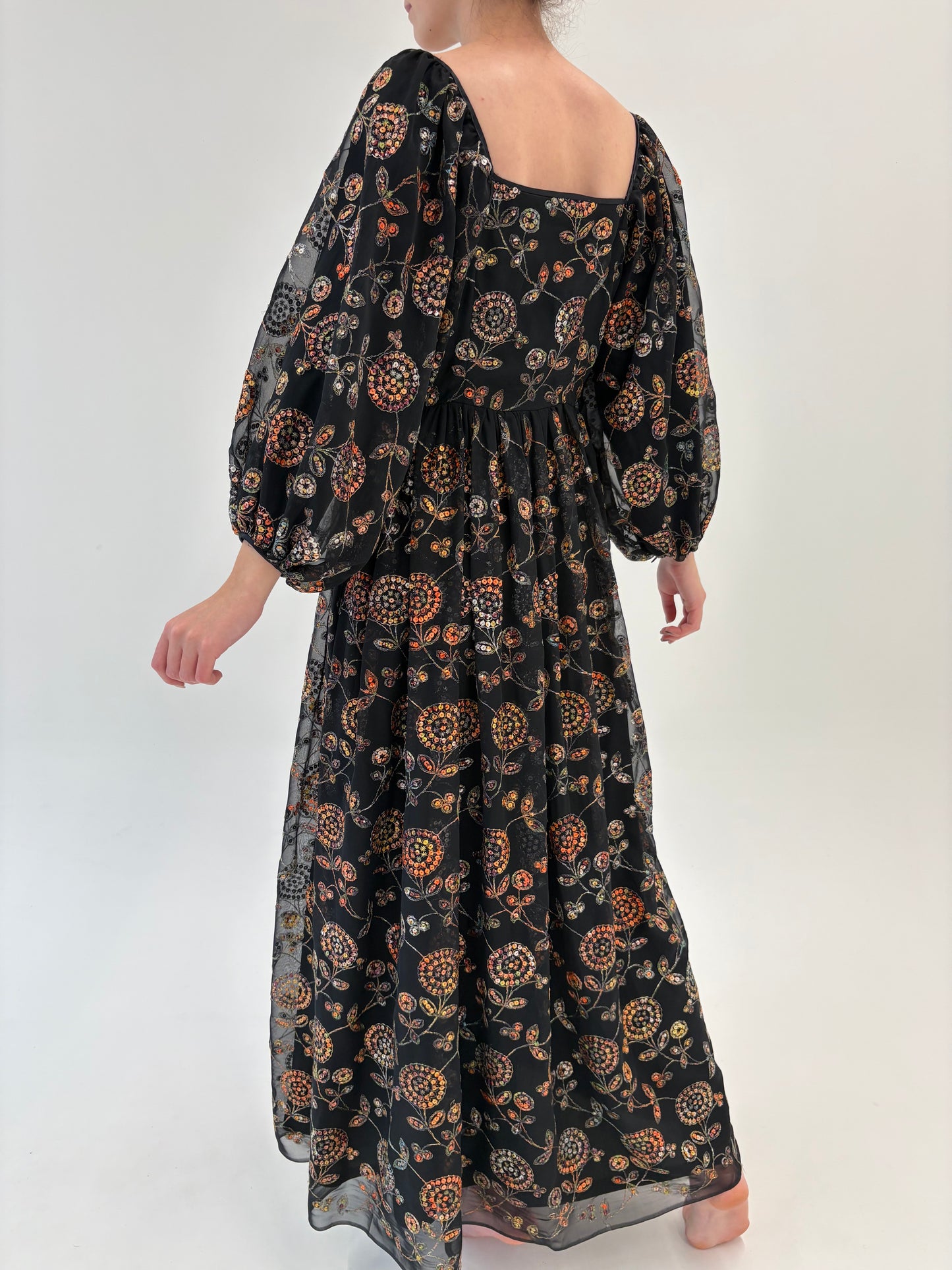 LBD maxi tall in stil boho cu aplicații manuale delicate și broderie