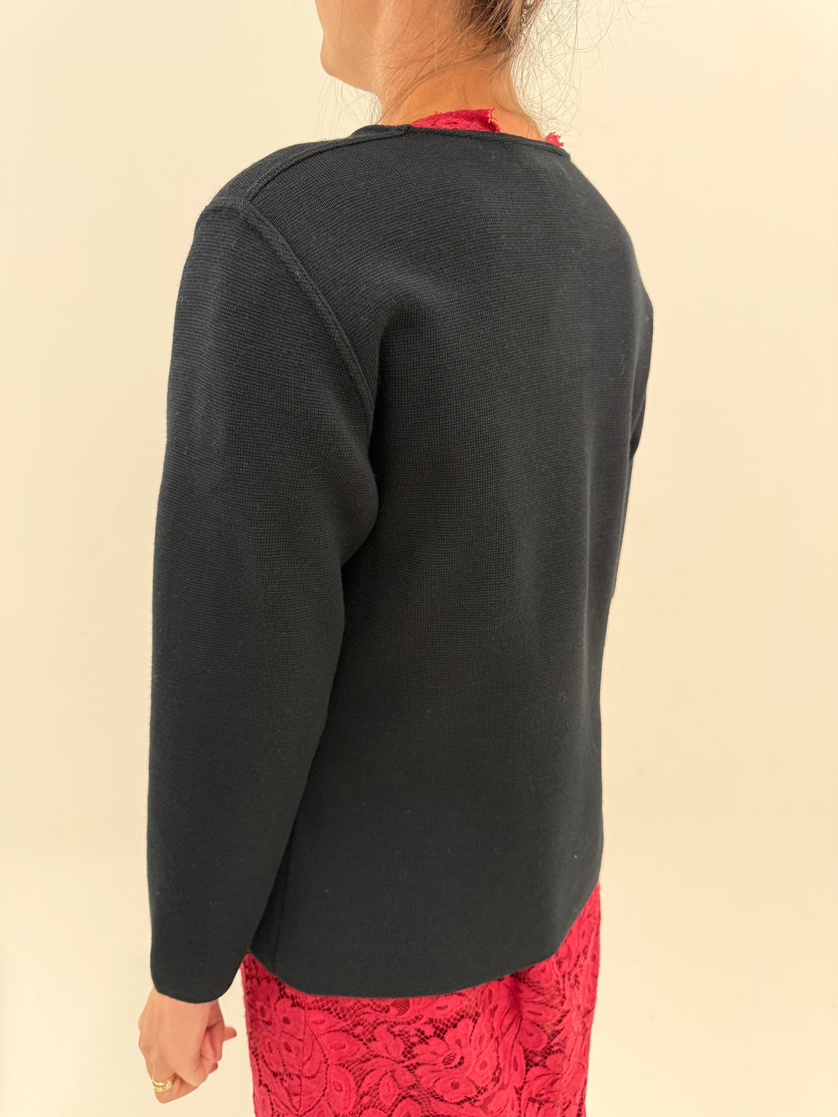 Jacheta / cardigan negru ușor cambrat din tricot de lana excepțională densa