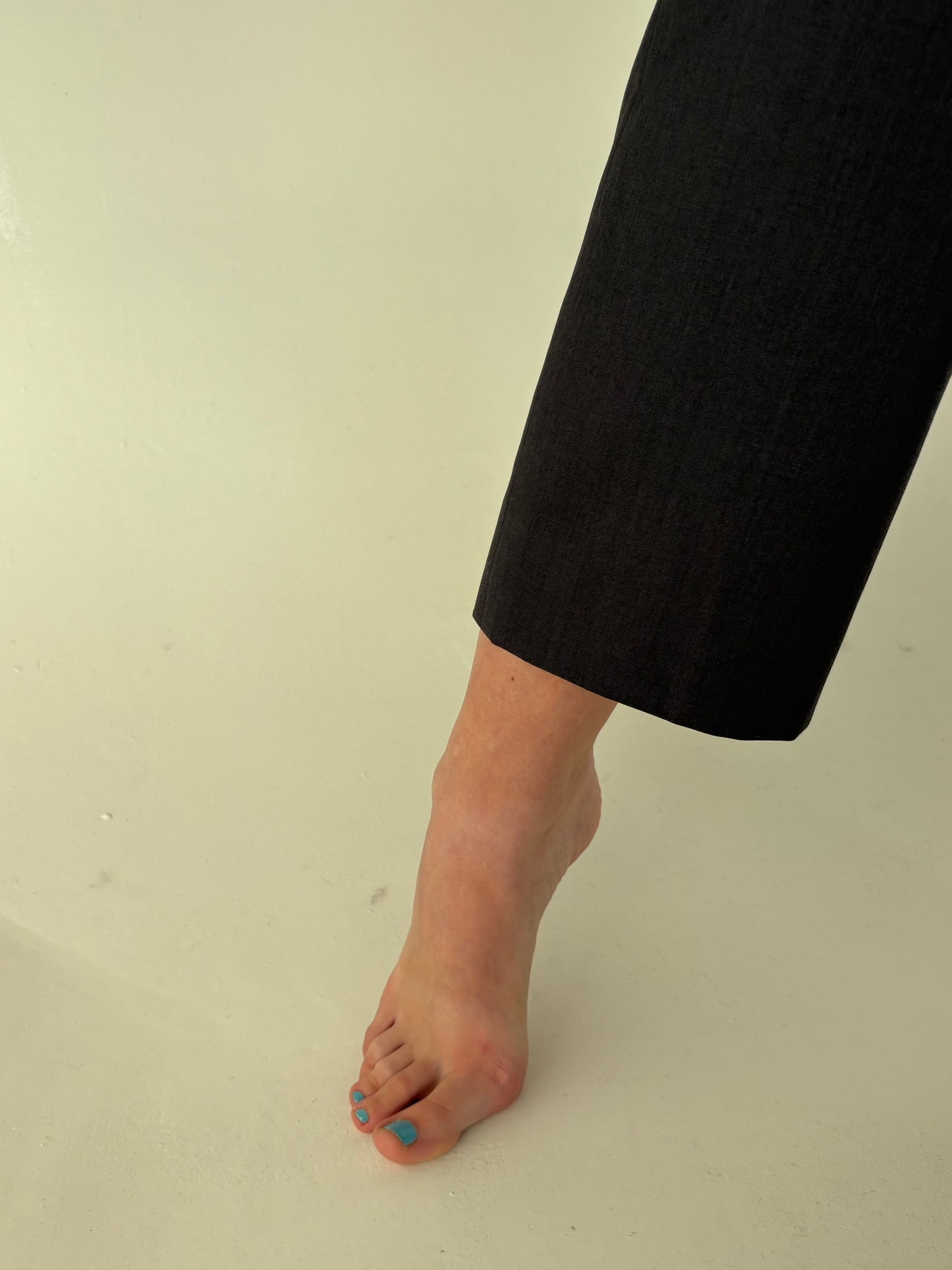 Pantaloni charcoal gray din lana extrafina