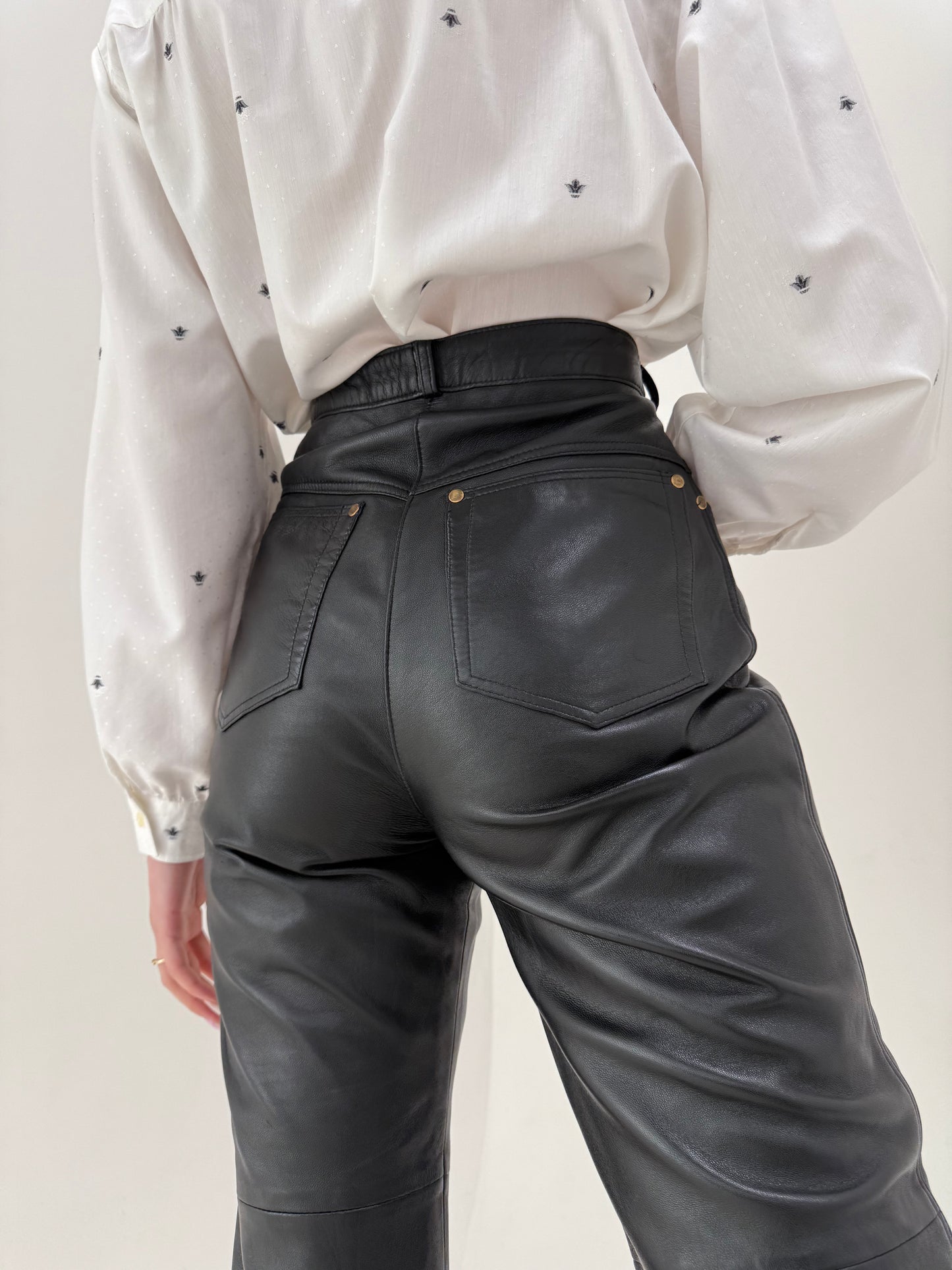 Pantaloni din piele naturală moale cu talie ultra înaltă