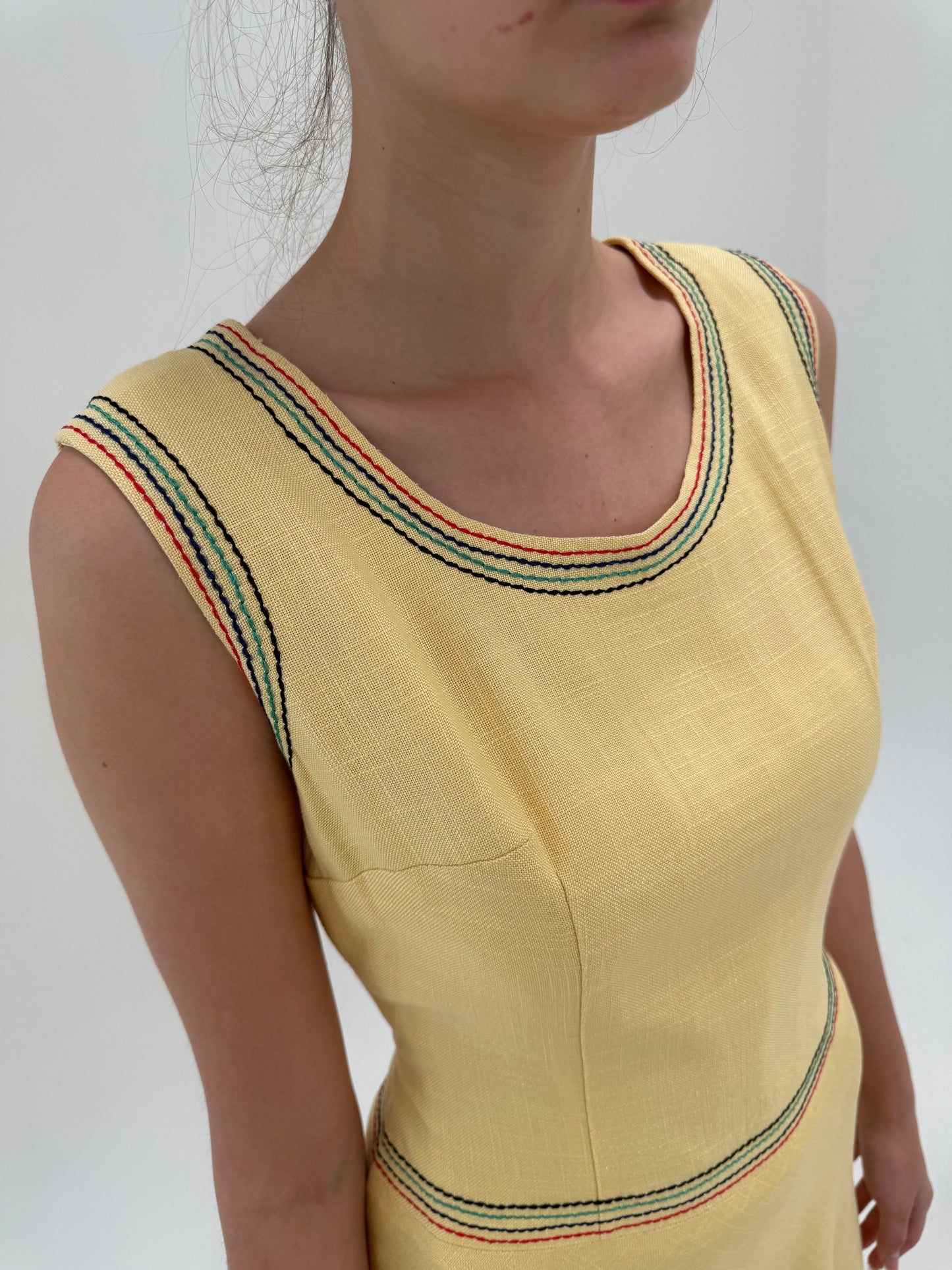 Rochie old vintage din pânză butter yellow cu talie marcată