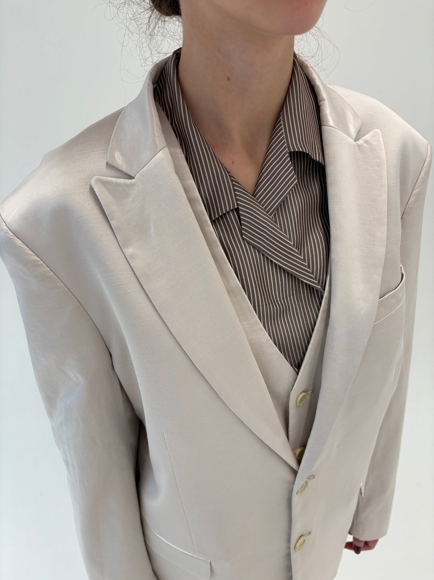 Set sacou + vestă din stofă satinata off white din mix de mătase naturală