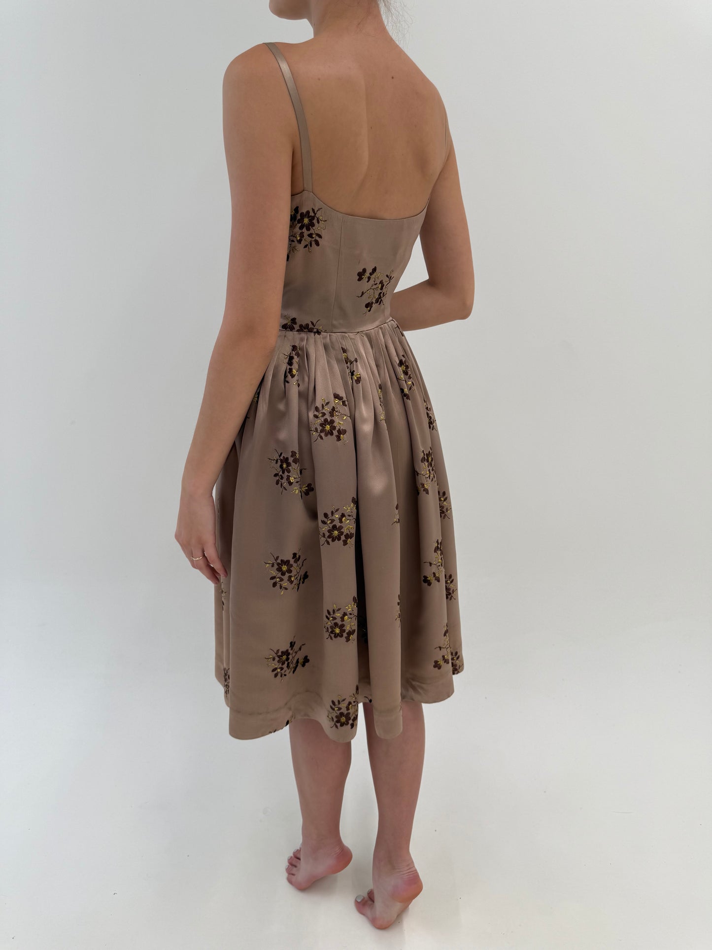 Rochie vintage anii 50 soft bronze integral brodată cu corsaj din twill de mătase naturală