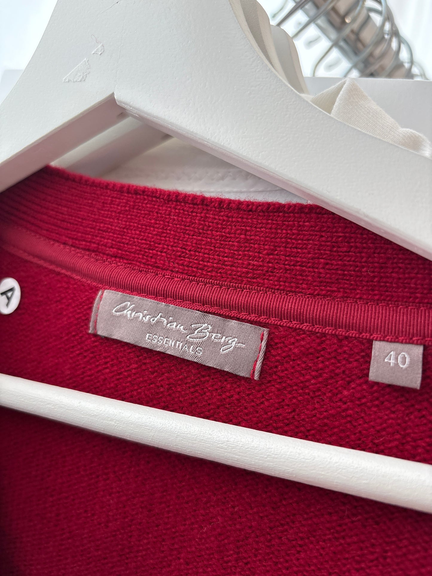 Cardigan cherry red de gramaj mare din lana merino extrafina certificată