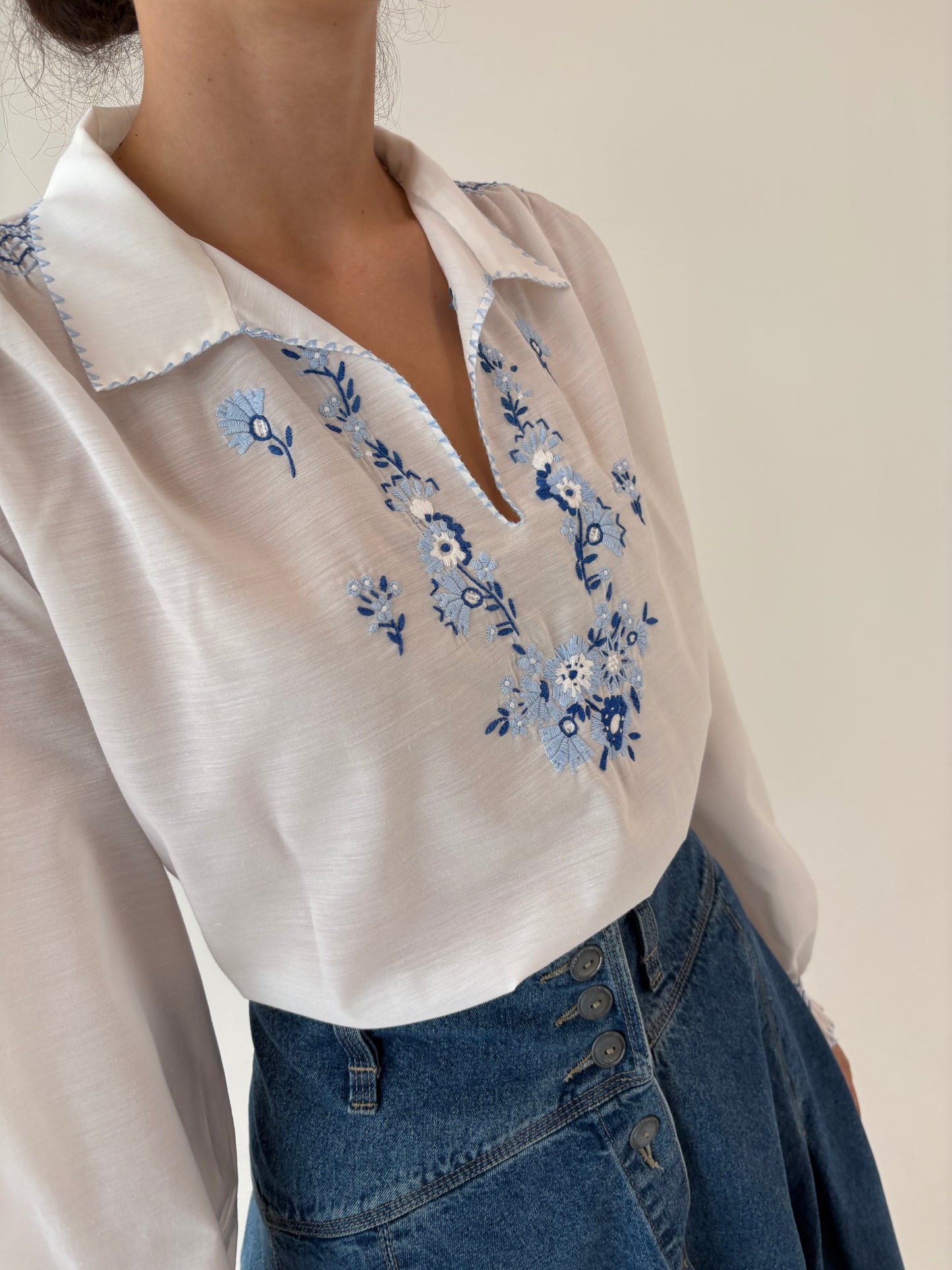 Cămașa vintage bijterie din bumbac cu broderie manuală excepțională