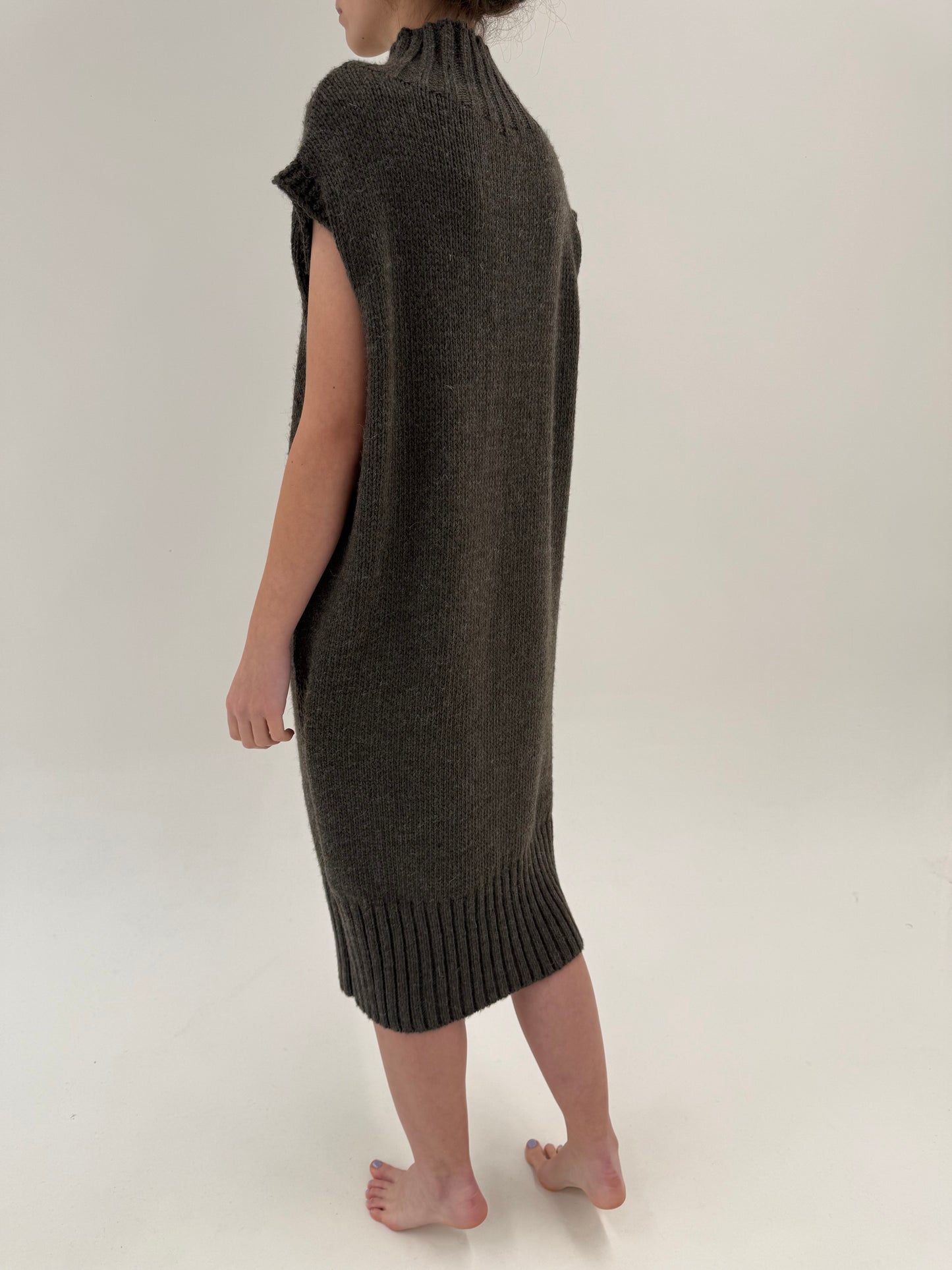 Rochie italiană taupe brown tip maleta din lana extrafina multiply midi spre maxi