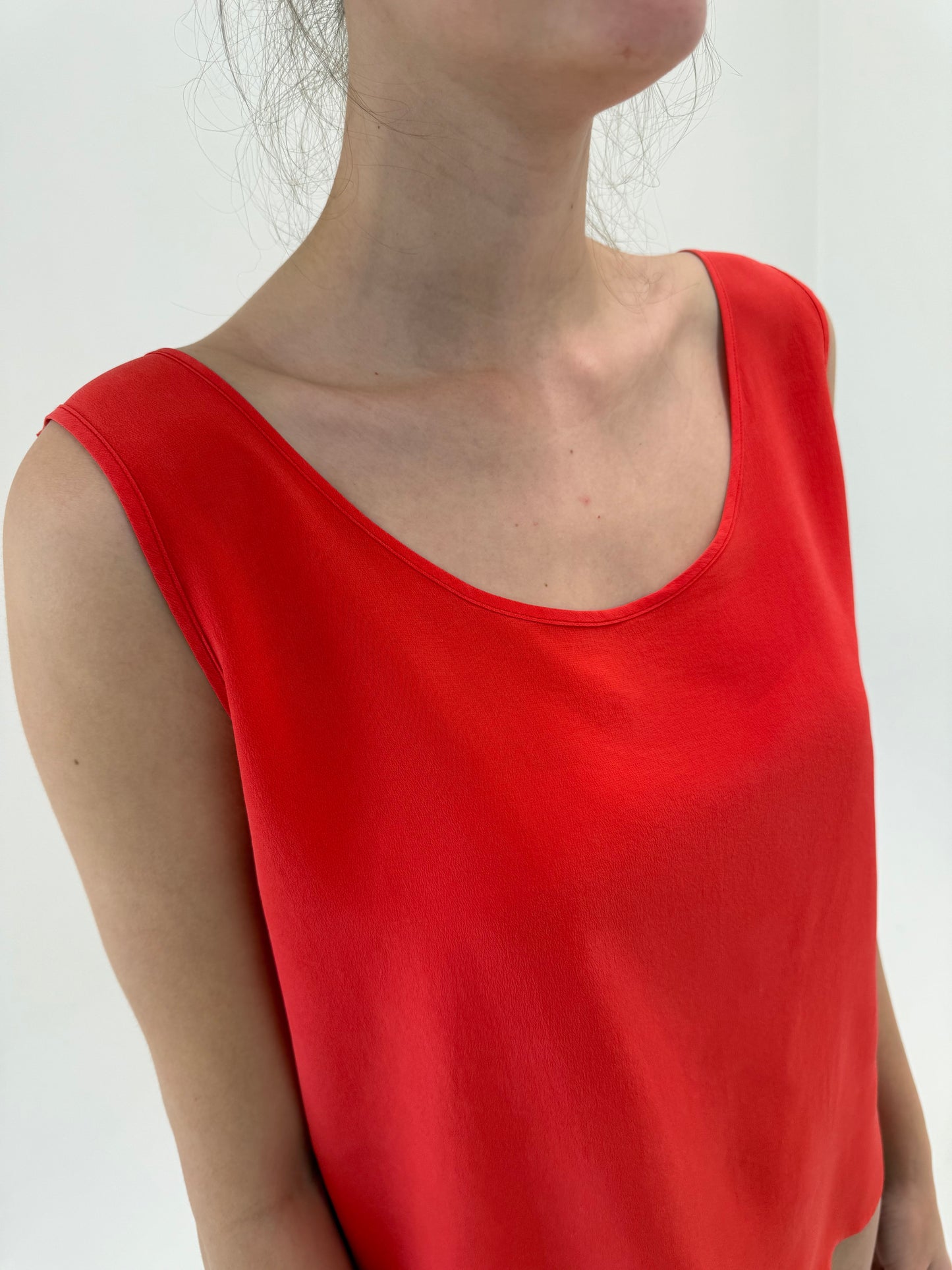 Top electric coral red din mătase naturală