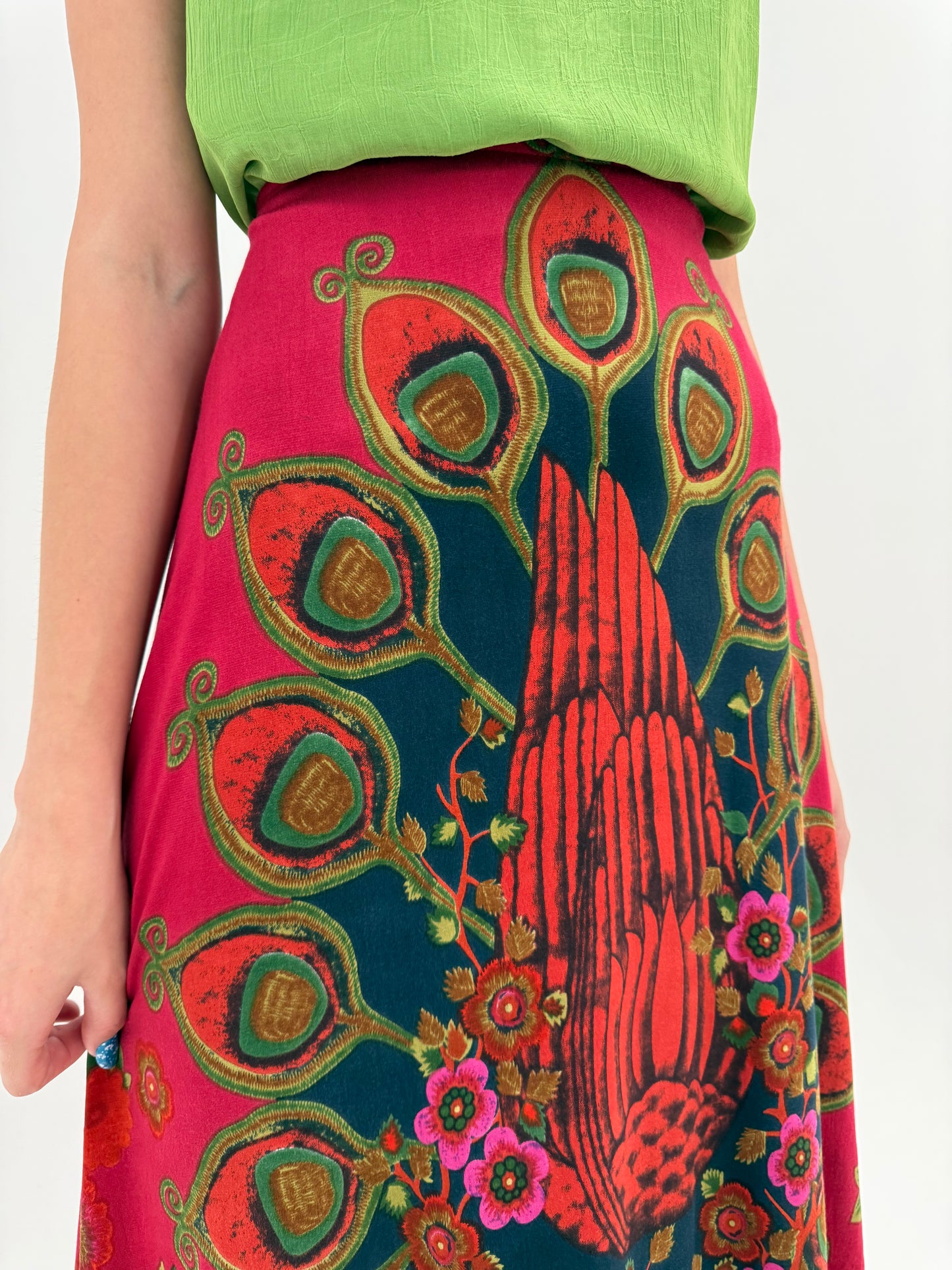 Fustă maxi nouă cu etichetă dark magenta cu print paisley în bie