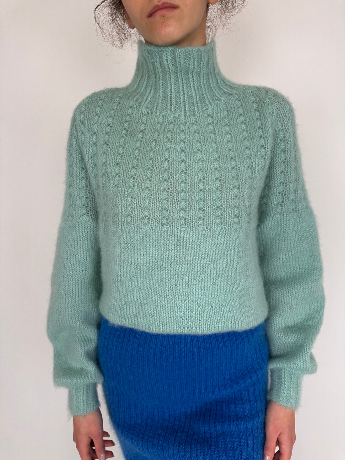 Maleta mint green din mix de baby mohair cu mânecă amplă