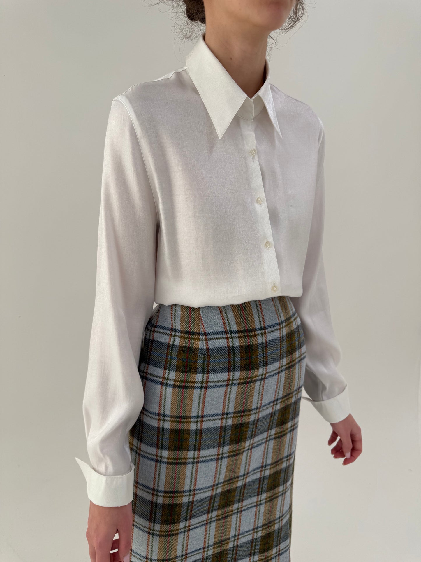 Cămașa albă dinpoplin premium cu manșete duble și guler scrobit