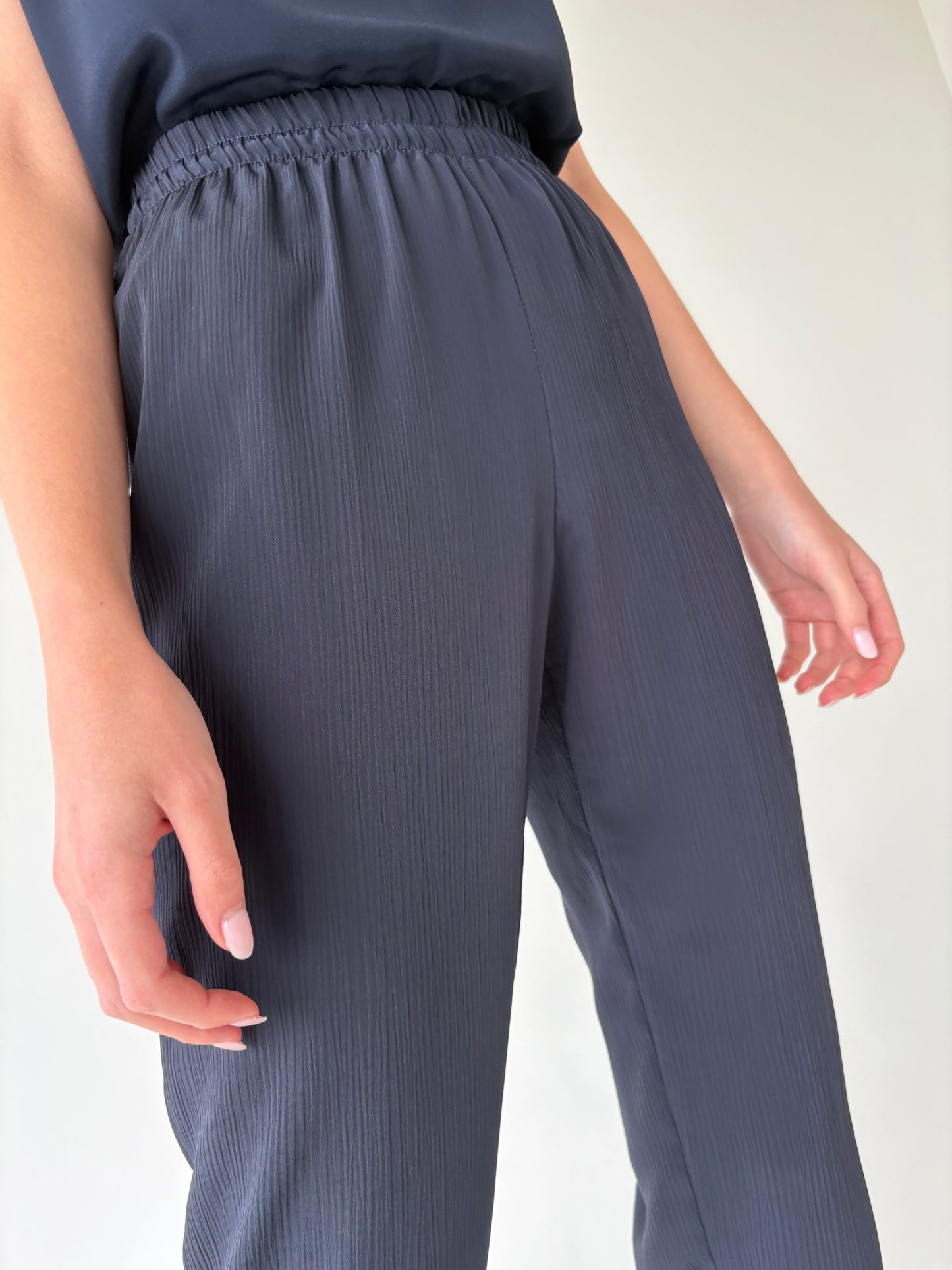 Pantaloni Navy petite cu talie ultra înaltă cu influențe foarte ușor casual