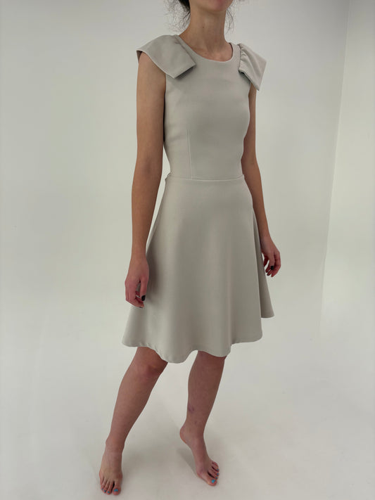 Rochie off white din stofă de la business la cocktail in croi chic