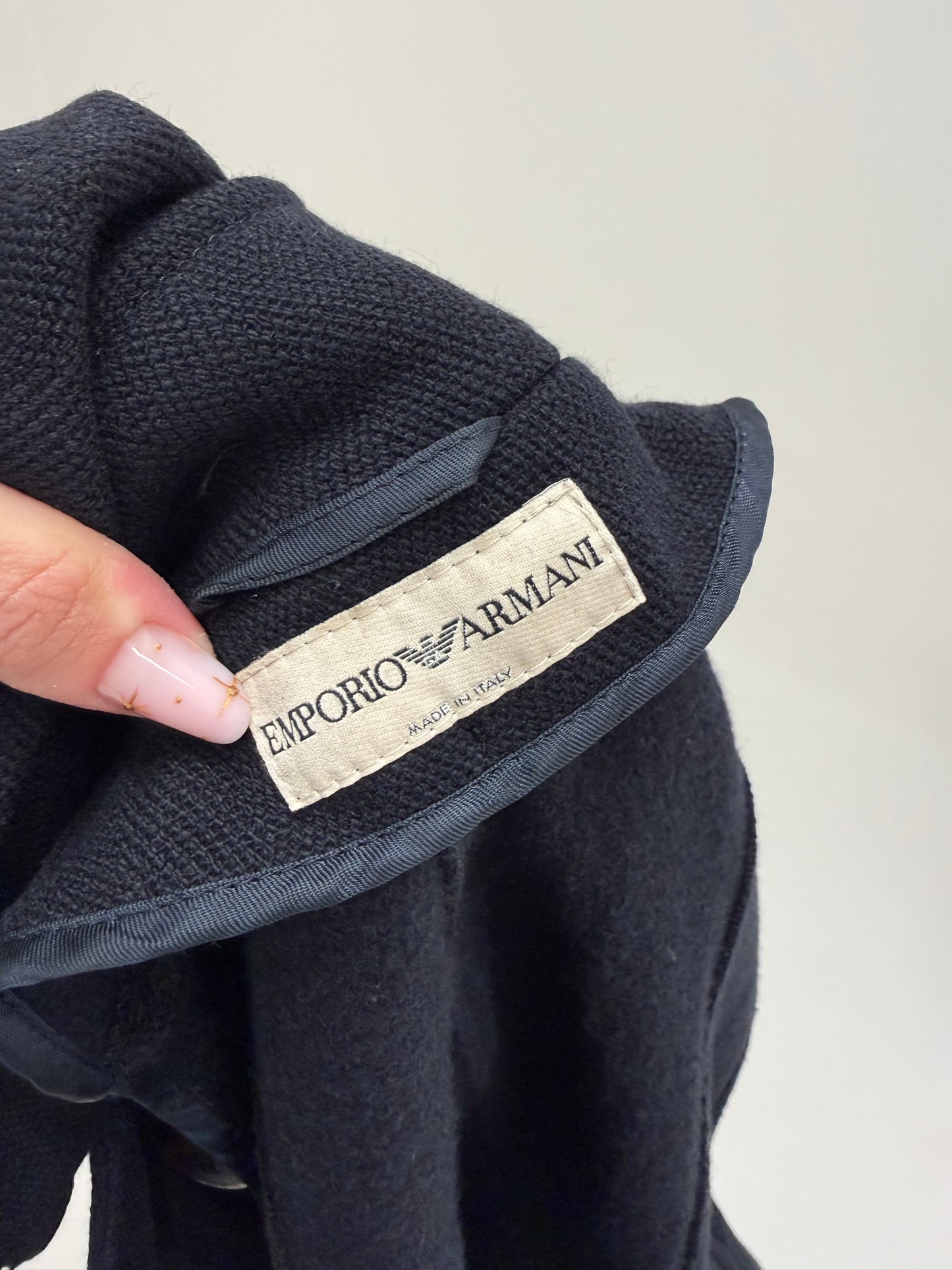 Jacheta cambrata Armani cu influențe soft army super revenite în trend