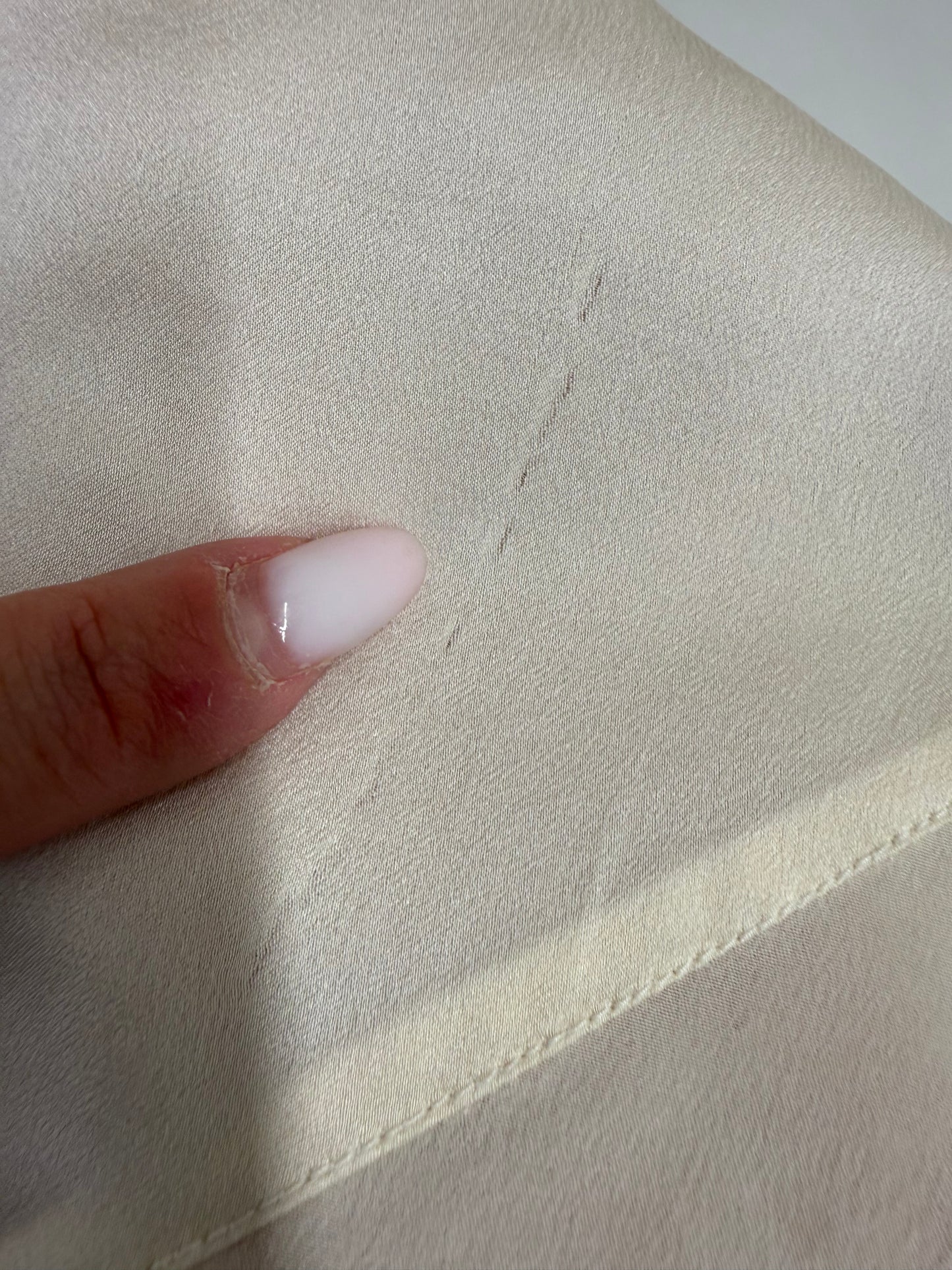 Top în bie din mătase naturală satinata cu broderie și bretele reglabile