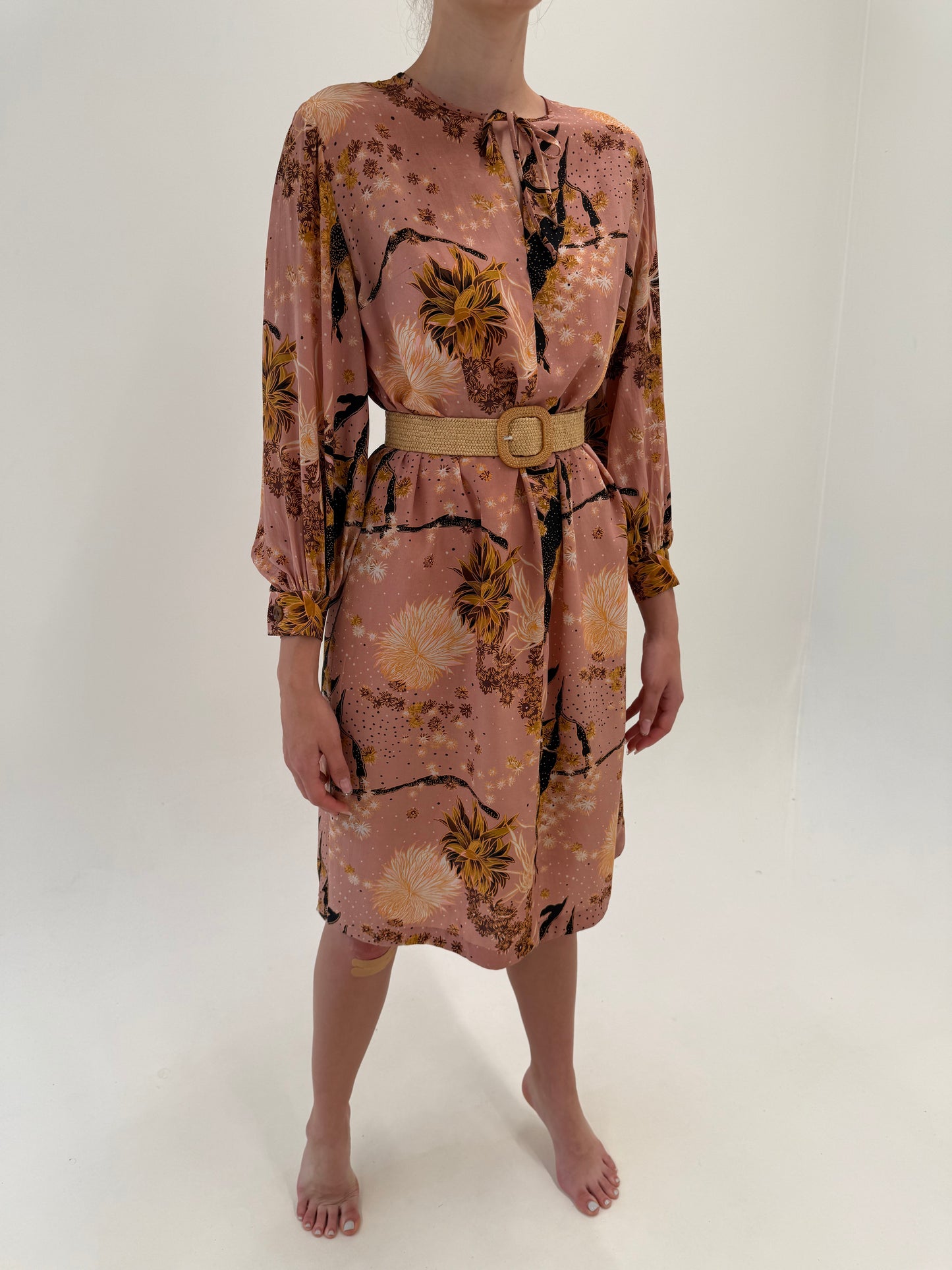 Rochie dusty pink petite în croi lejer din mătase naturală
