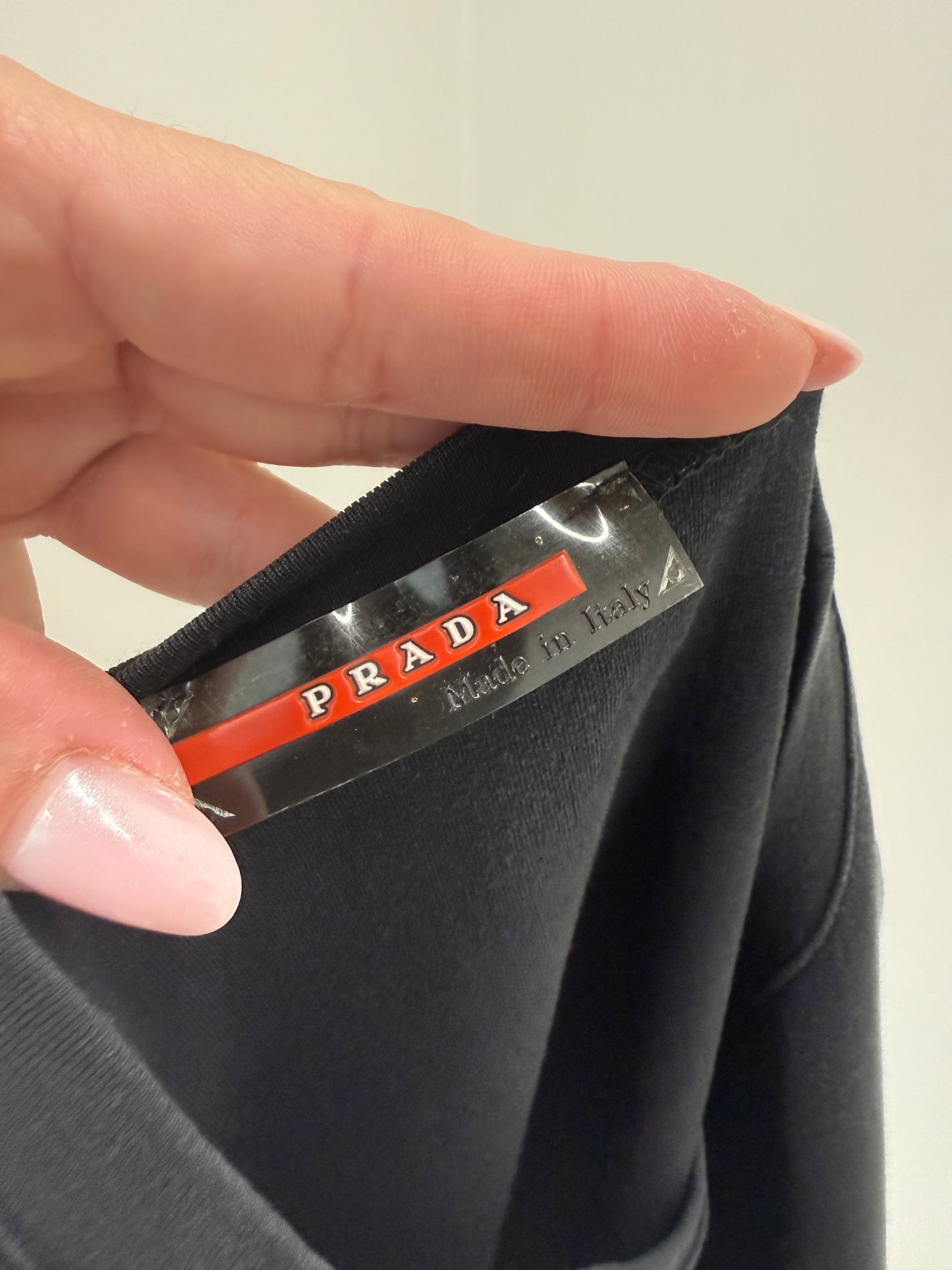 Top negru Prada din bumbac modelator