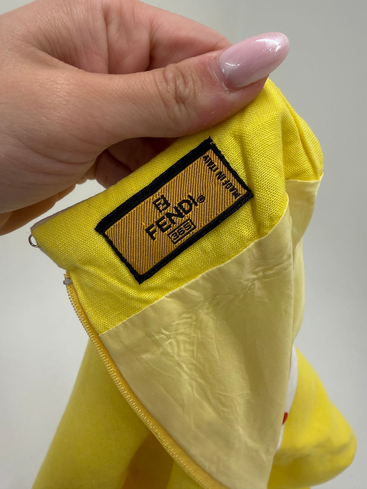 Rochie Fendi din in cu talie ultra înaltă cambrata și nasturi aurii cu logo