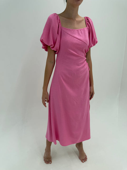 Rochie maxi Barbie Pink in croi reglabil cu decupaj în talie și mâneci bufante
