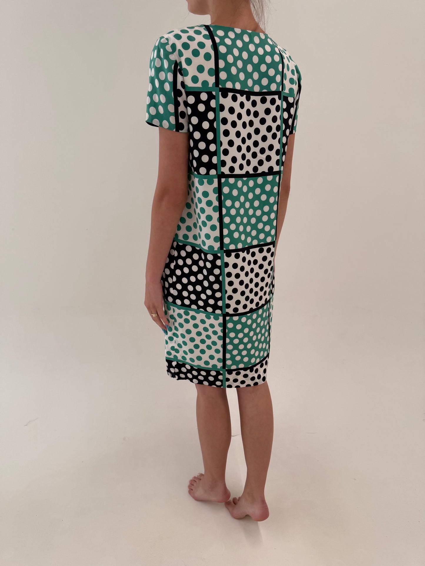Rochie din twill de mătase naturală cu buline în croi clasic