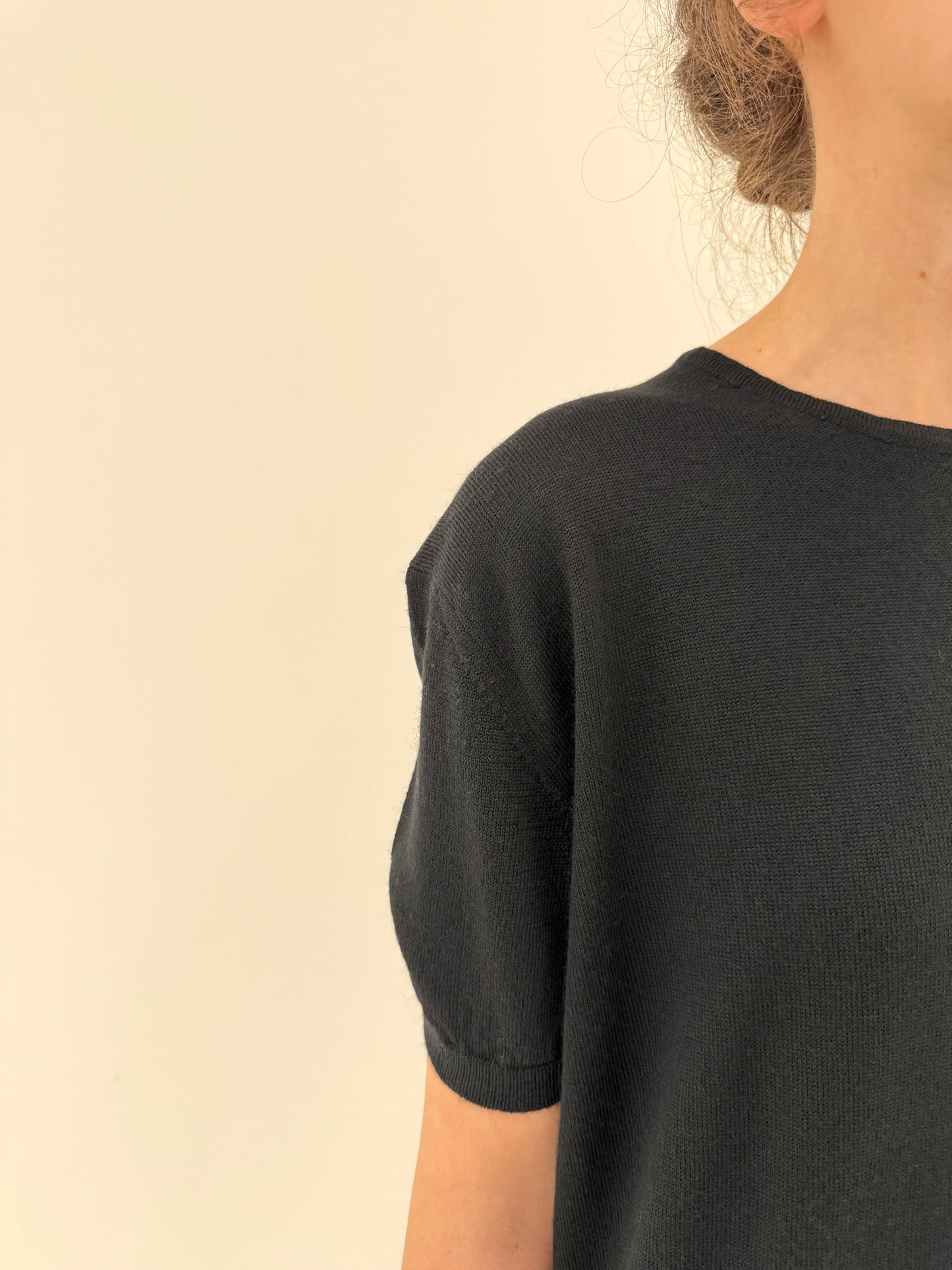 Top negru italian din lana merino extrafina de gramaj mare