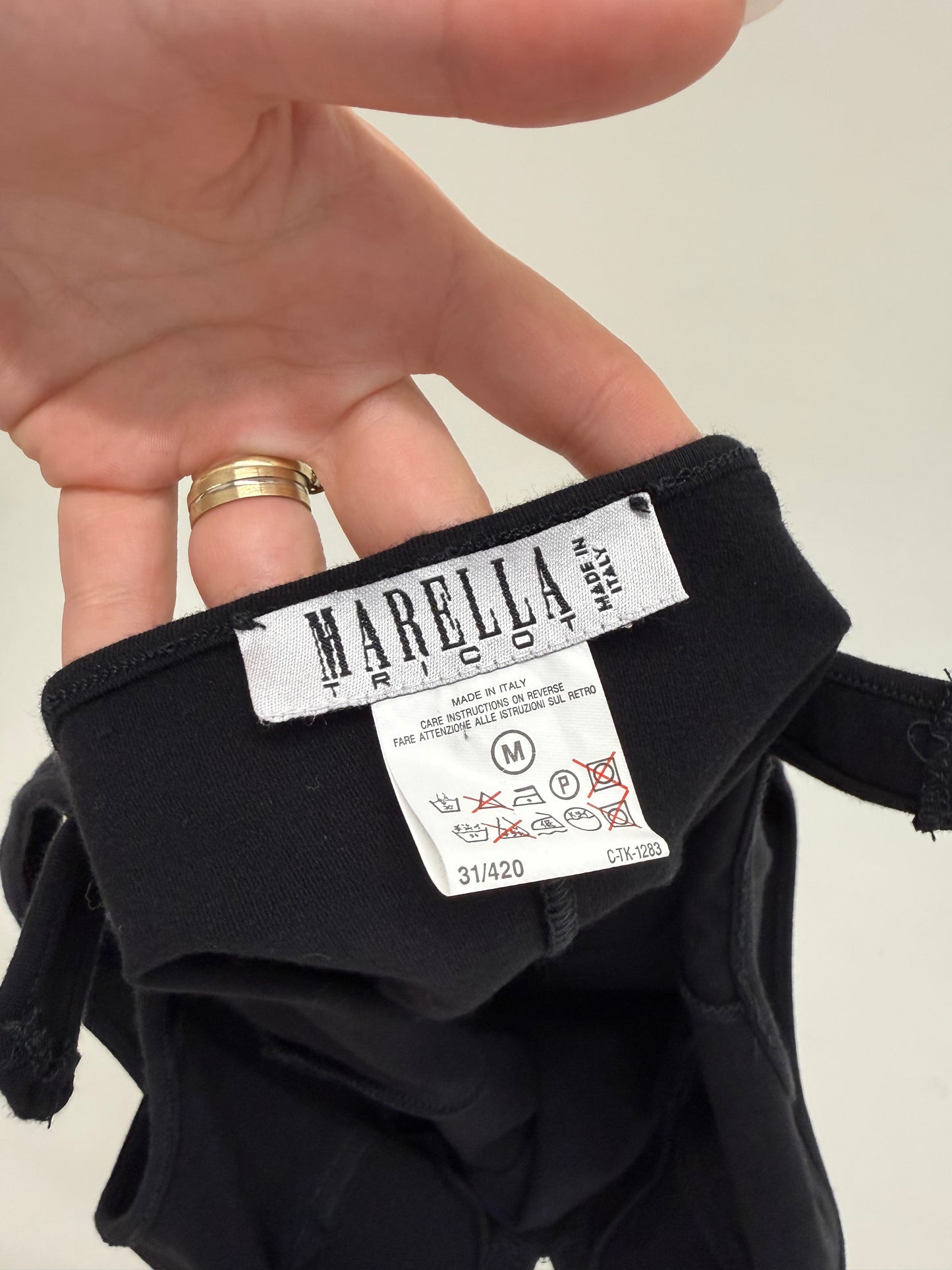 Top negru Marella by Max Mara ultra modelator cu intaritura la decolteu