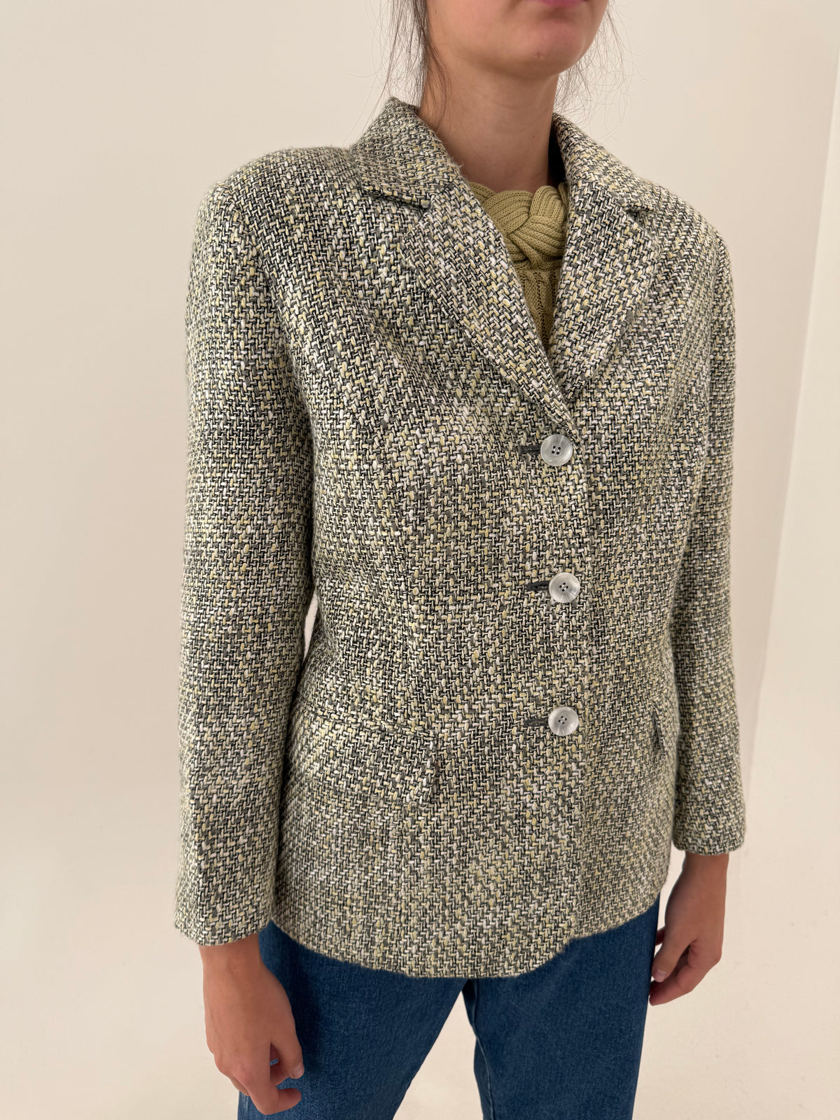 Sacou clasic din tweed bouclé exceptional alb, negru și butter yellow