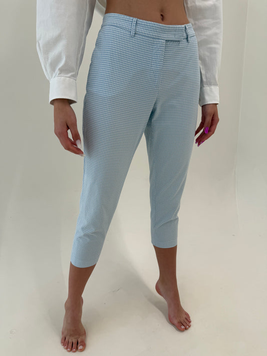 Pantaloni capri gingham alb cu baby Blue super în trend din bumbac ultra confort