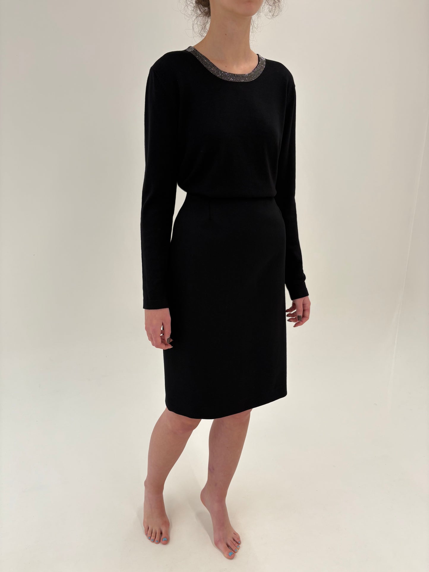 Deux piece vintage negru cu sacou cambrat și revere rotunjite din lana certificată