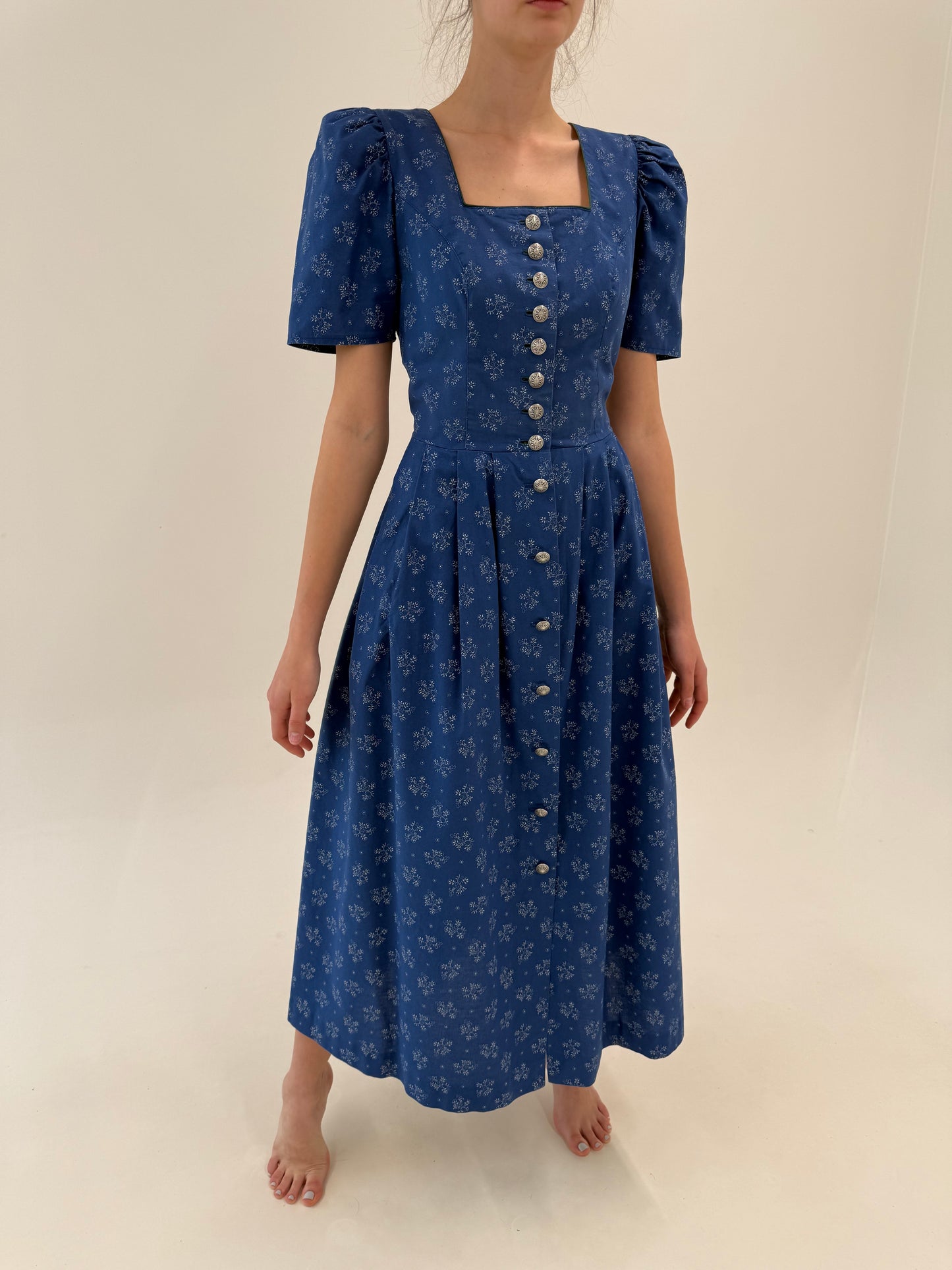 Rochie vintage maxi jeans blue cu corsaj și print floral delicat din pânză de bumbac