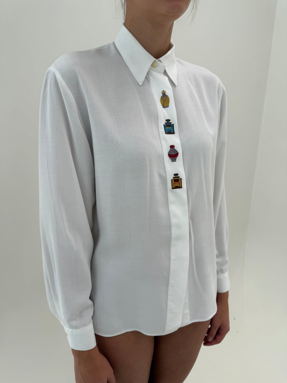 Cămașa vintage cu broderie din vascoza moale plină