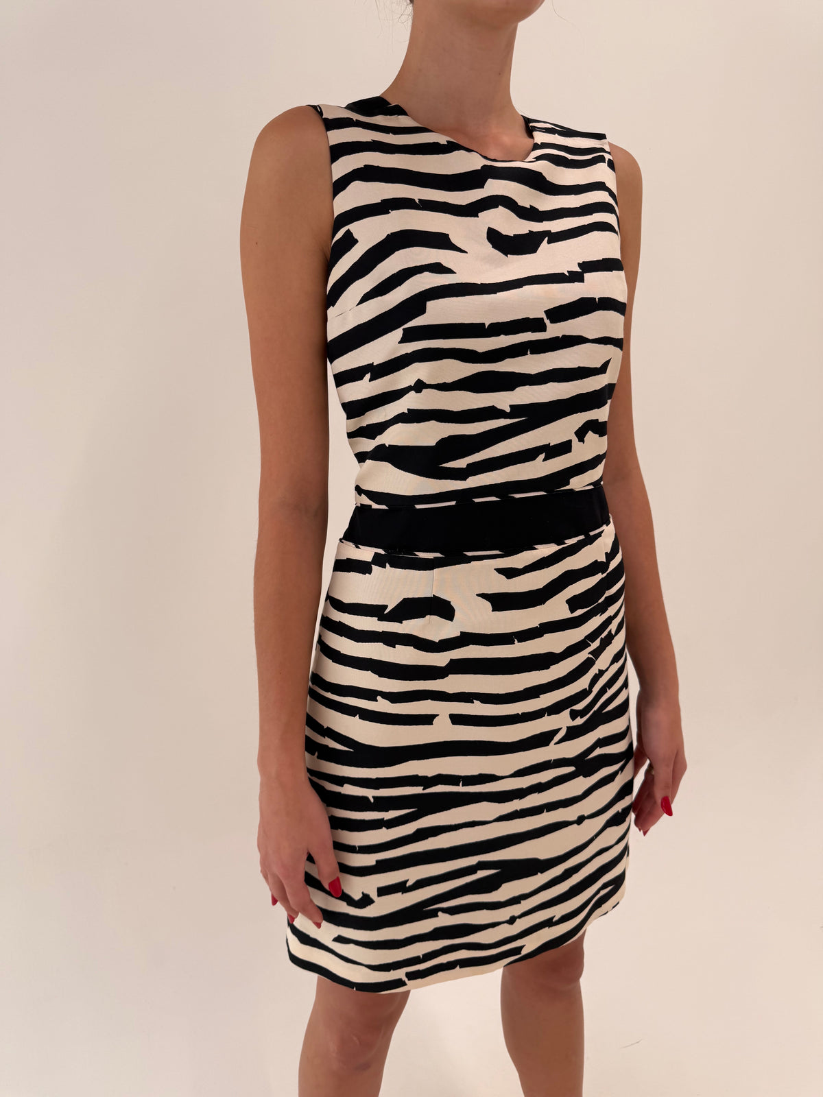 Rochie Hugo Boss zebra print super în trend în croi clasic din faille cu talie marcată