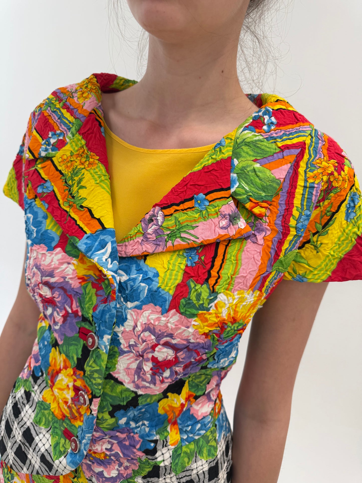 Costum luxury vintage Versace anii 90 din țesătură cu mătase naturală și culori tari