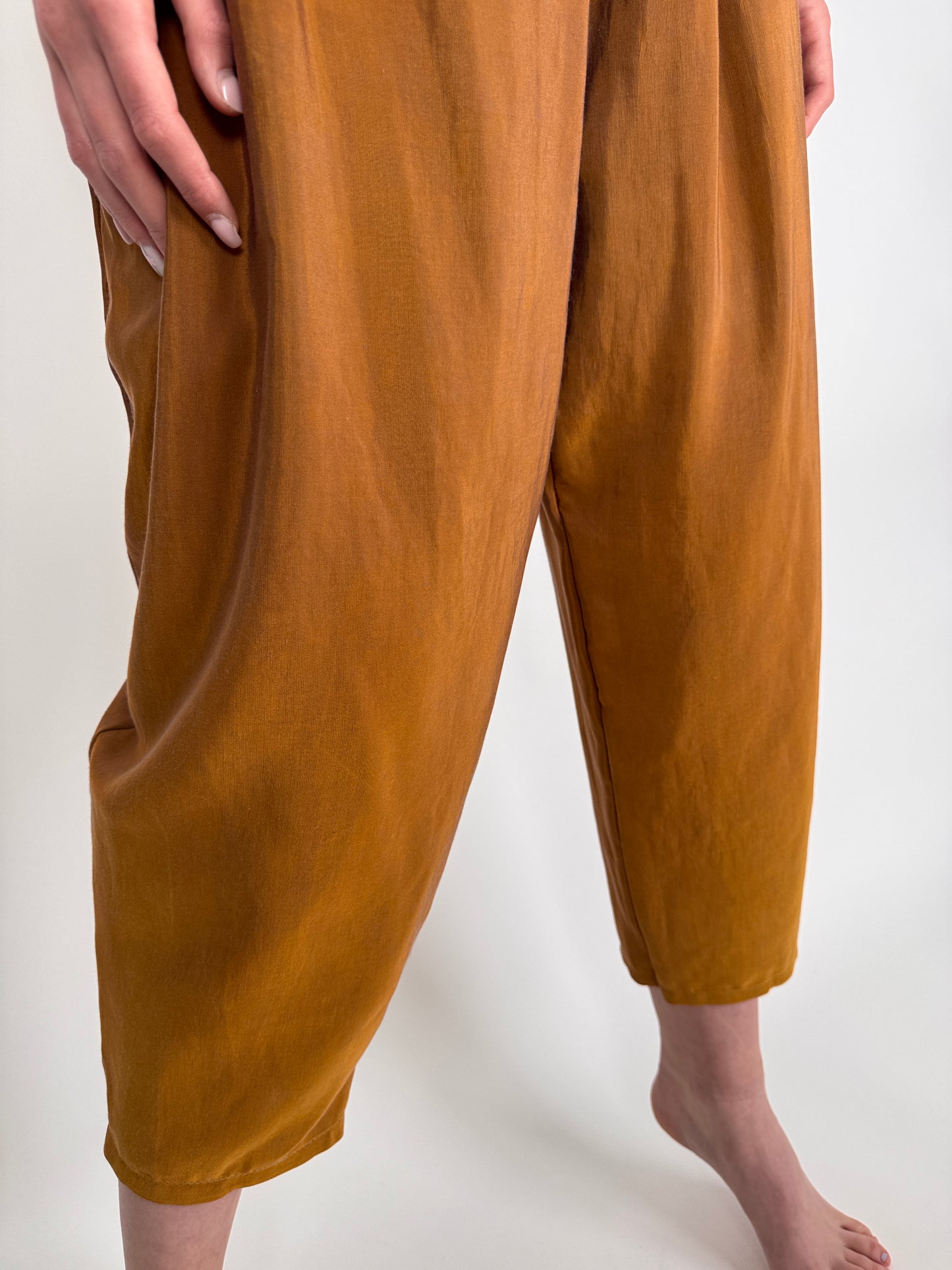 Pantaloni vintage caramel cu talie ultra înaltă din mătase naturală și BBC