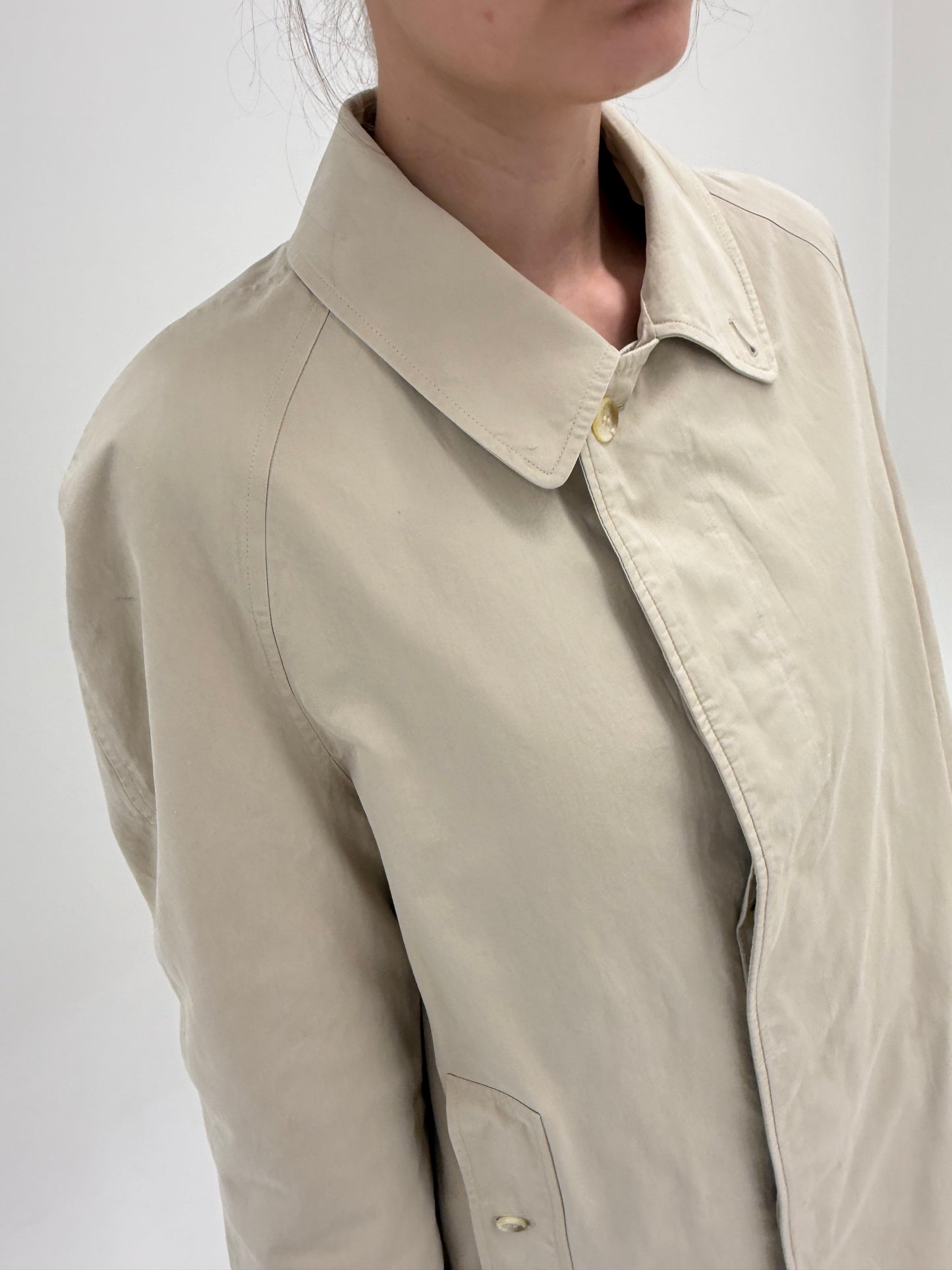 Trench Burberry vintage din garbardina de vară