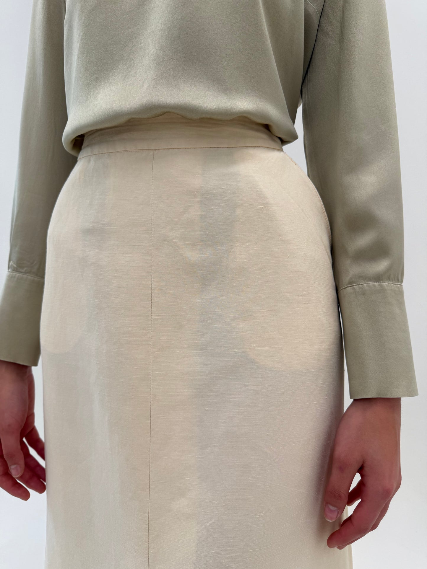 Fustă Max Mara nude din pânză de mătase naturală și in