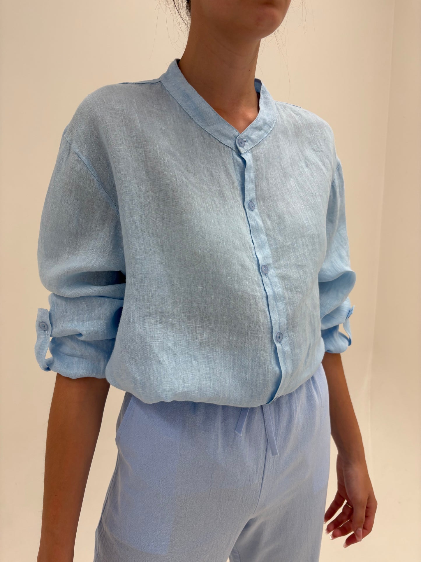 Cămașa baby blue italiană din în premium cu mânecă reglabilă