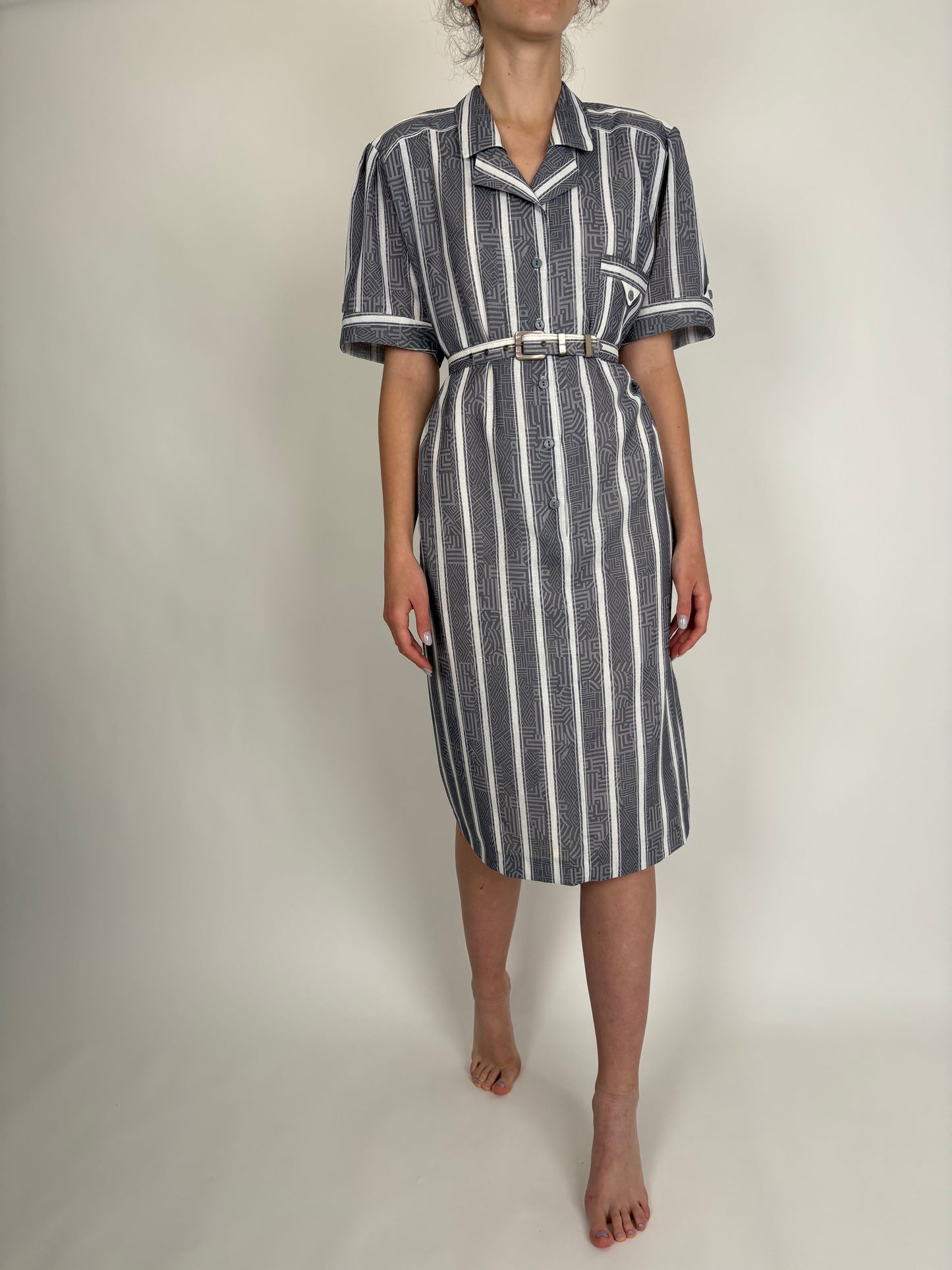 Rochie vintage în dungi verticale cu talie marcată reglabilă