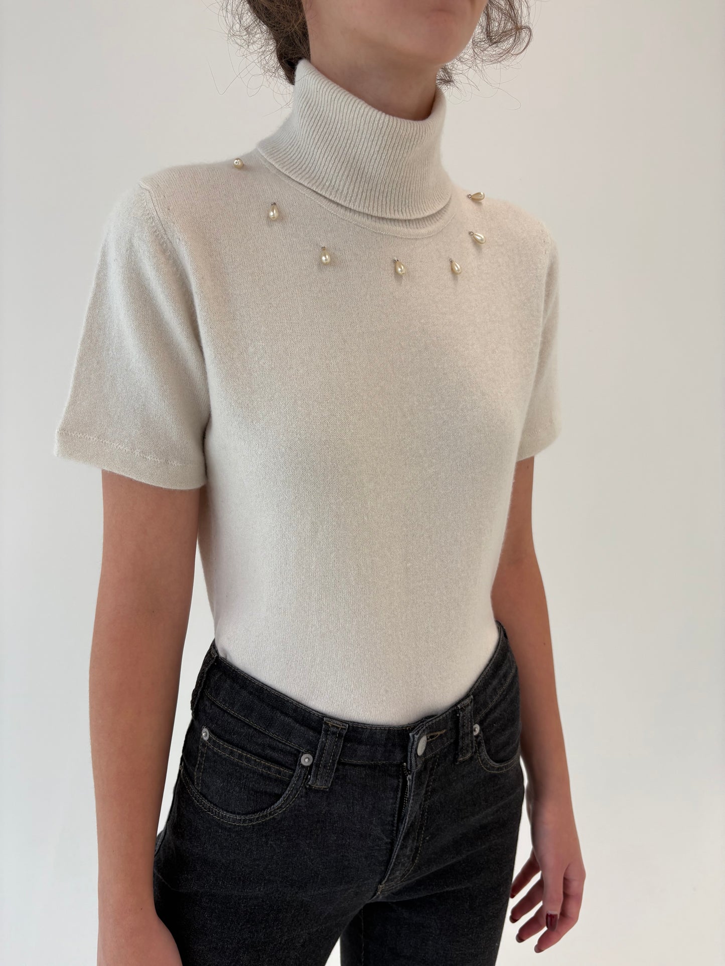 Maleta din cașmir off white cu aplicații manuale perle pearshape
