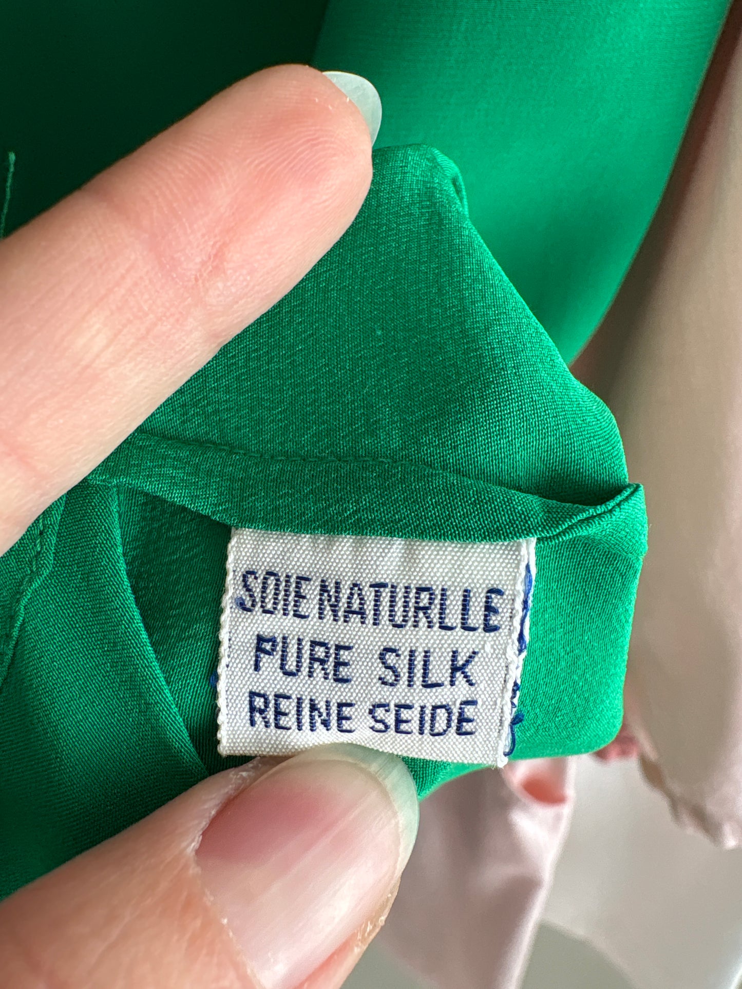 Top italian emerald green din mătase naturală în croi minimalist