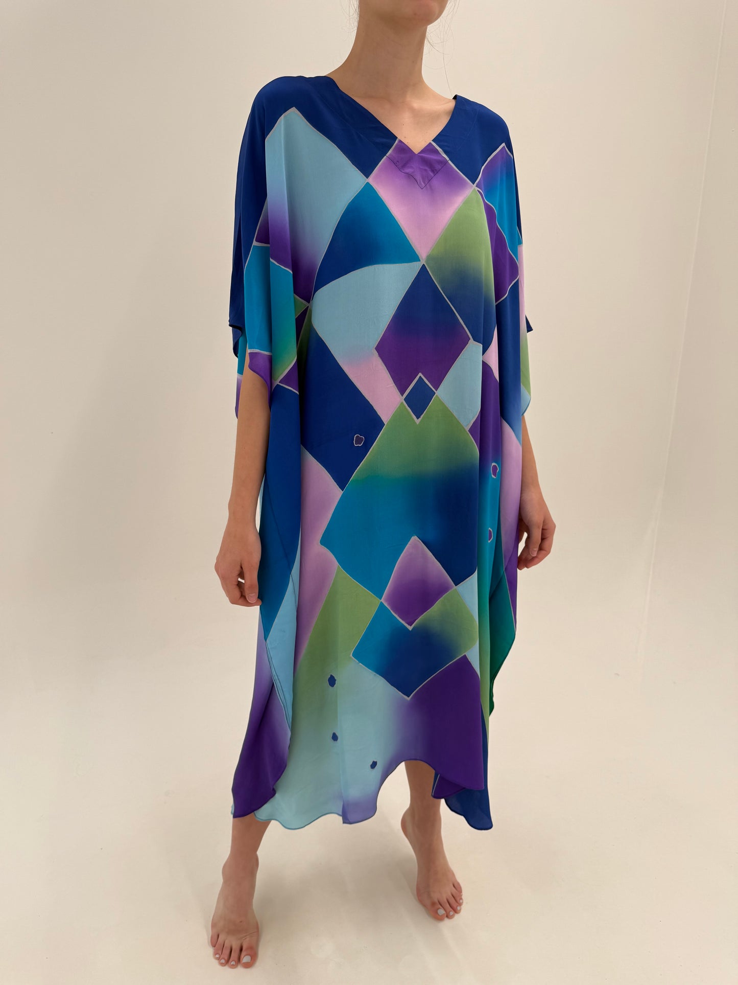 Kaftan din mătase naturală în croi amplu și print geometric