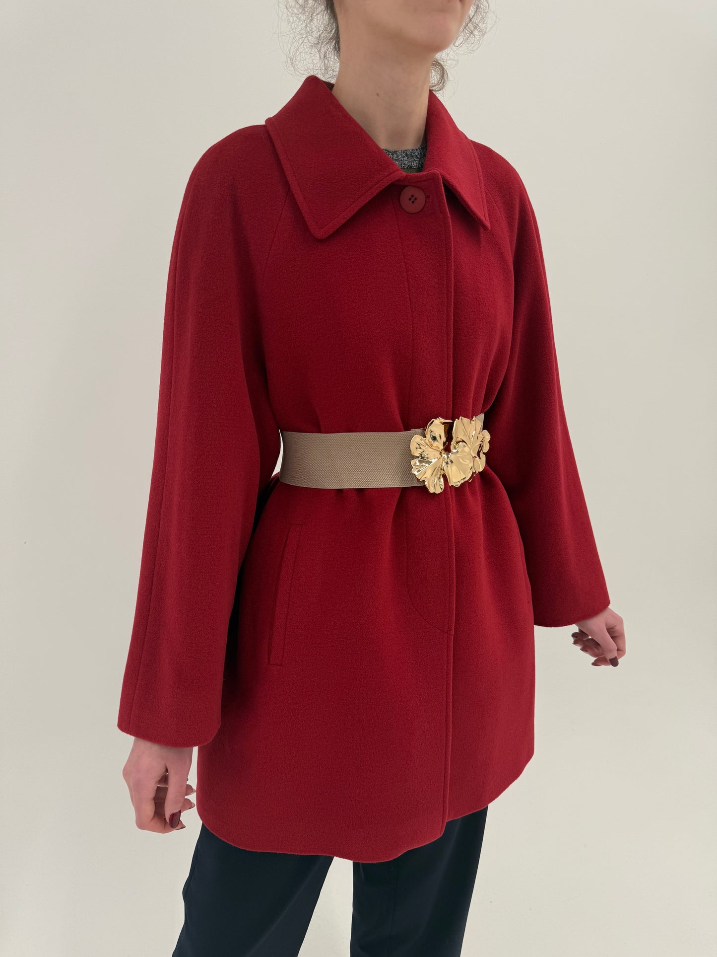 Palton italian dark red în croi minimalist atemporal din lana extrem de fină