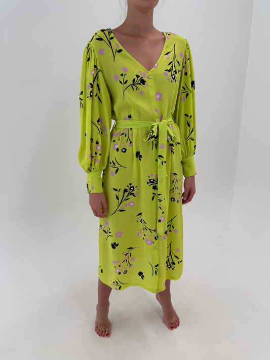 Rochie maxi din crep electric green cu mâneci ample, manșete înalte și cordon