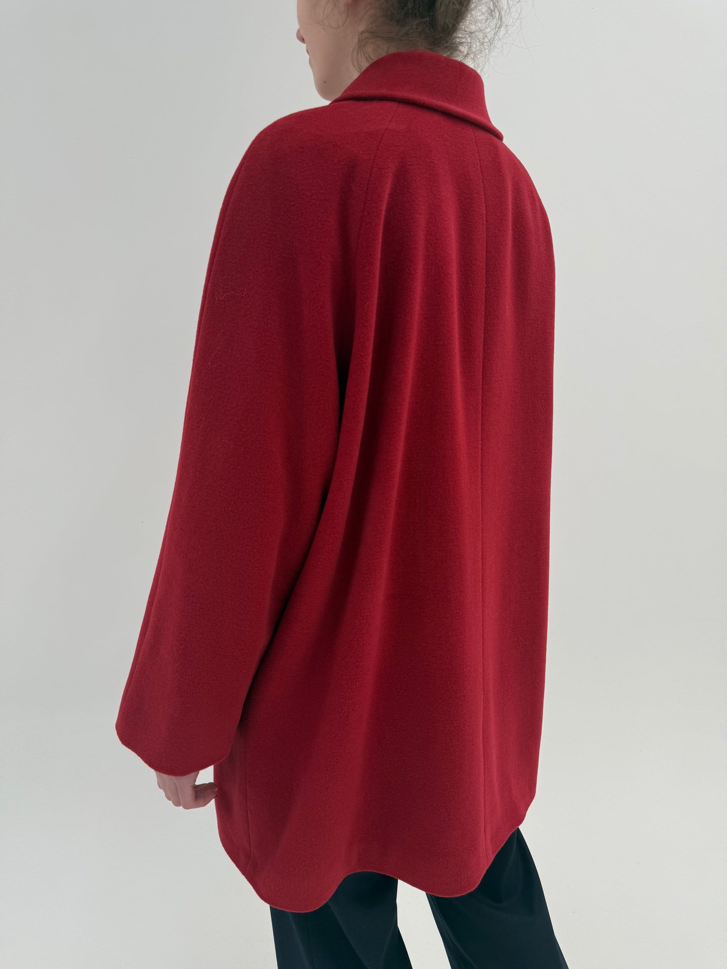 Palton italian dark red în croi minimalist atemporal din lana extrem de fină