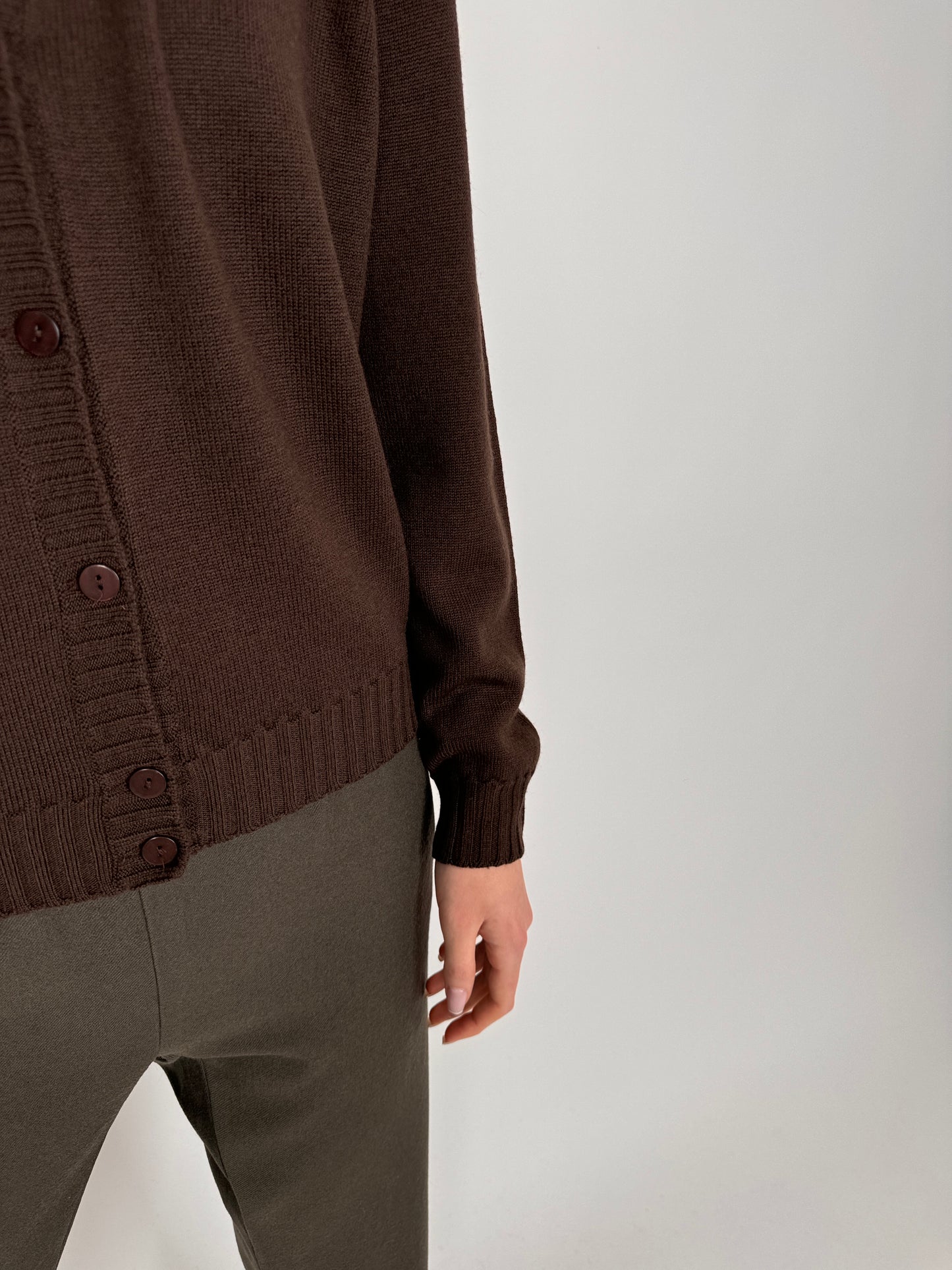 Cardigan premium chocolate brown din lana merino extrafina